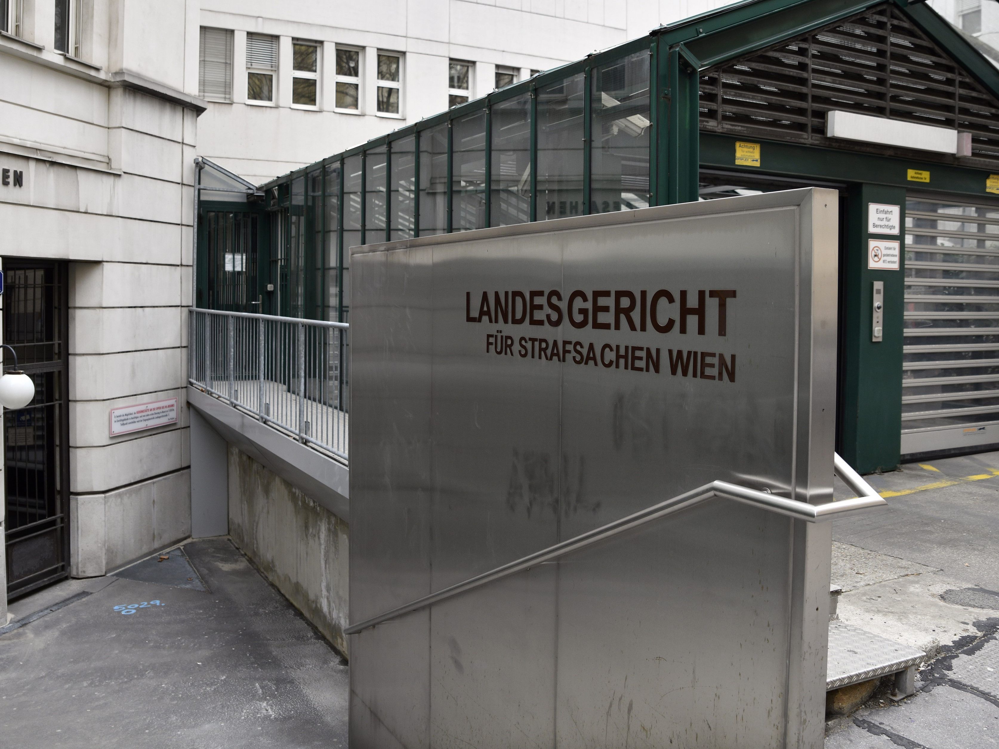 Die zwei Brüder waren geständig und akzeptierten das Urteil. Die zwei Brüder waren geständig und akzeptierten das Urteil.