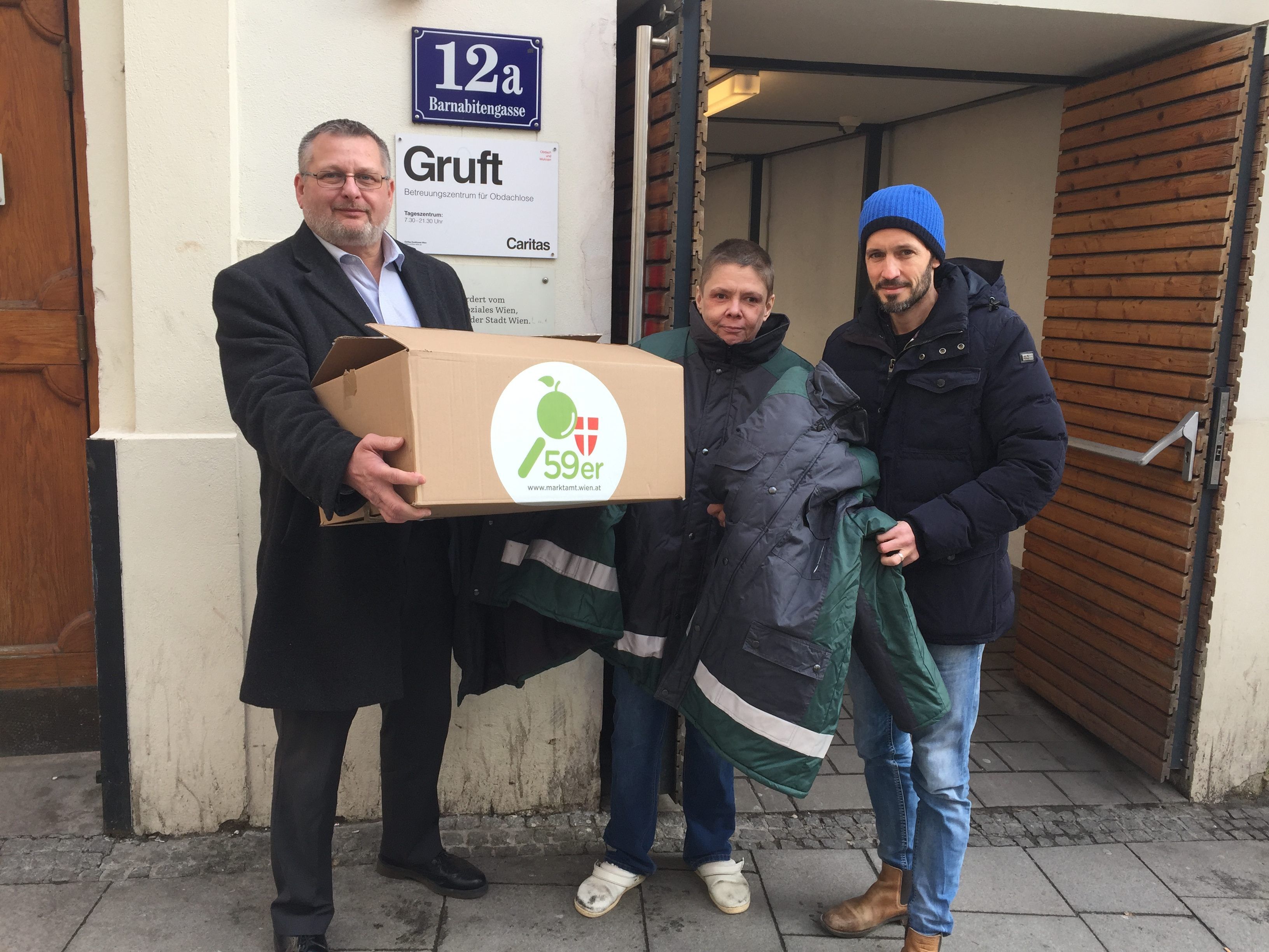 Warme Kleidung, Schuhe oder Deken kann die Caritas im Winter immer gebrauchen. Warme Kleidung, Schuhe oder Deken kann die Caritas im Winter immer gebrauchen.