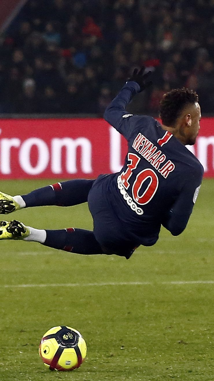 Neymar wurde oft gefoult.