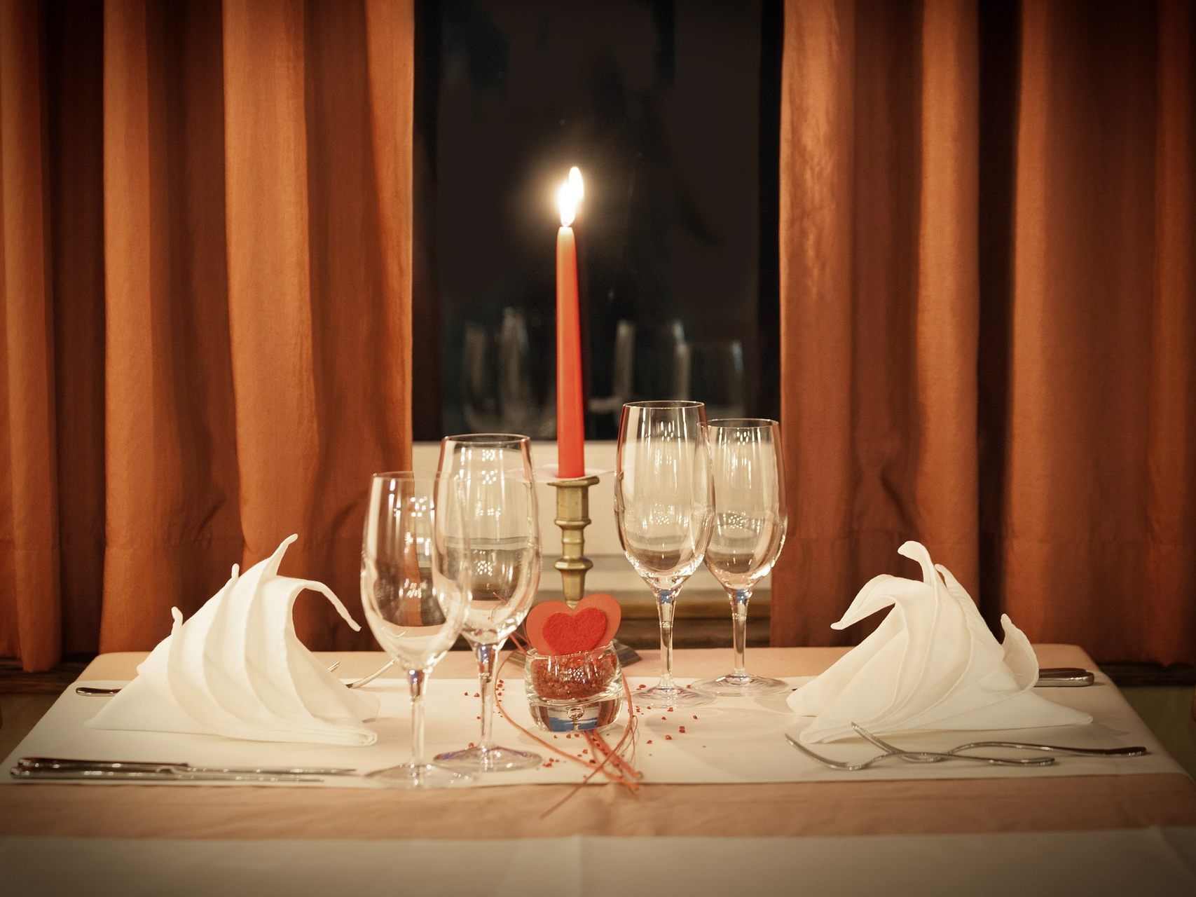 Zum Valentinstag bieten viele Restaurants in Wien spezielle Menüs an.