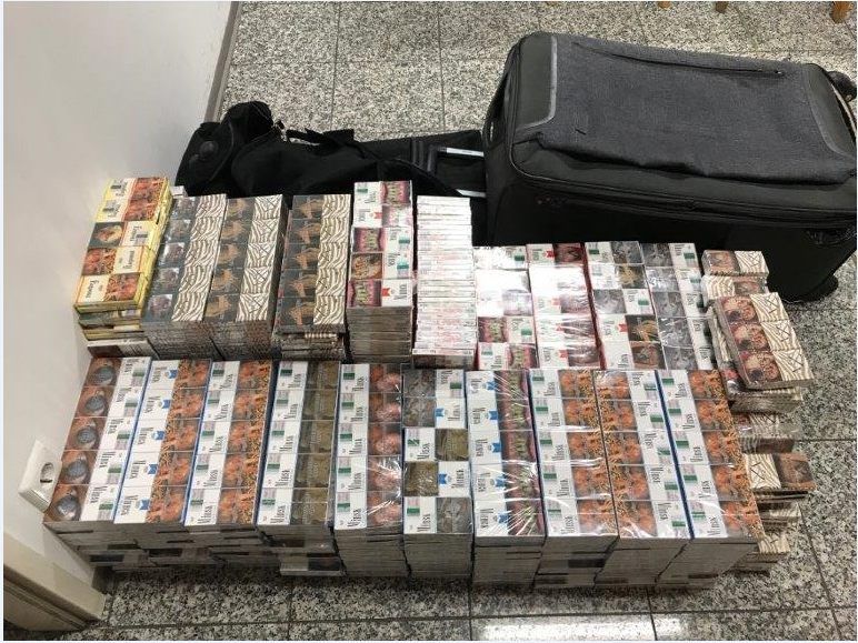 Die Polizei Wien fand über 2.500 Packungen Zigaretten am Simmeringer Bahnhof.