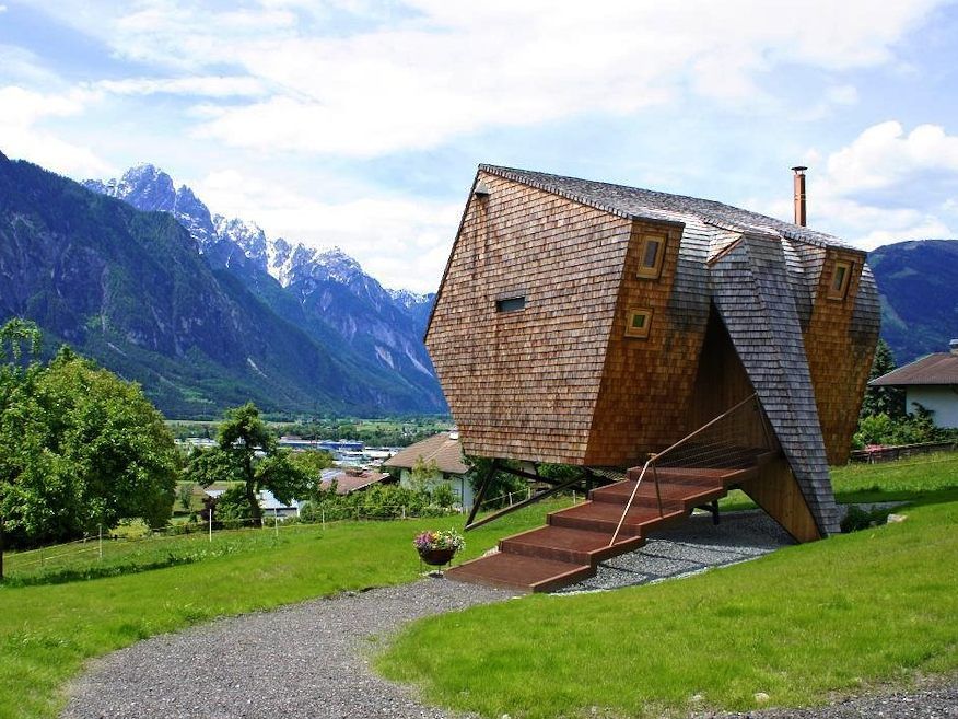 Es muss nicht immer ein Hotel sein. Manche Ferienhäuser locken mit beeindruckender Architektur wie das Ufogel.