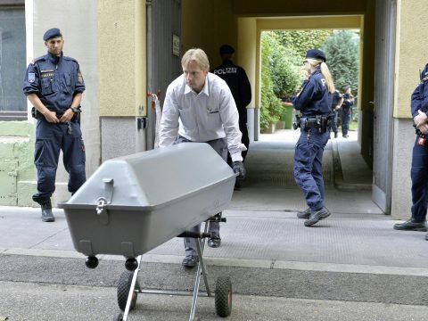 Die 14-jährige wurde am 18. September 2017 von ihrem Bruder erstochen. Die 14-jährige wurde am 18. September 2017 von ihrem Bruder erstochen.