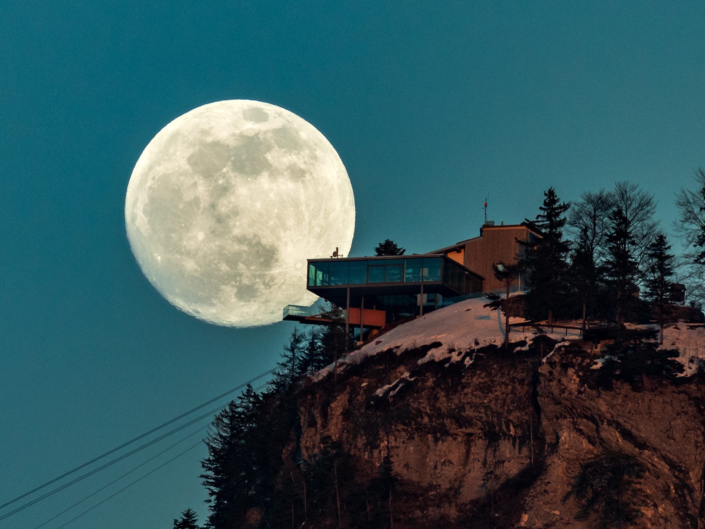 Der Vollmond über dem Karren.