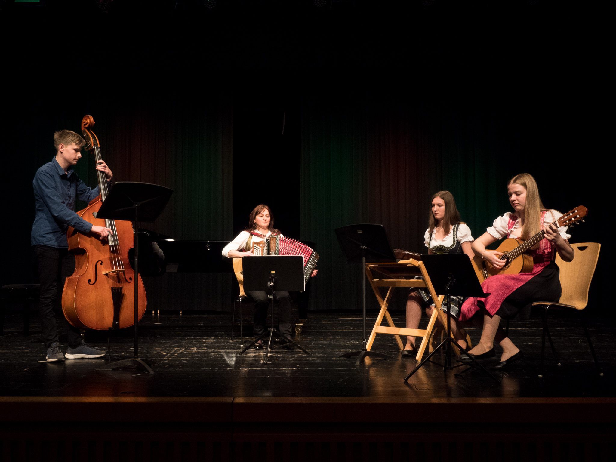 Ensembles, aber auch Solisten, präsentieren beim Wertungsspiel am Vormittag zwei Musikstücke aus verschiedenen Epochen. Ensembles, aber auch Solisten, präsentieren beim Wertungsspiel am Vormittag zwei Musikstücke aus verschiedenen Epochen.