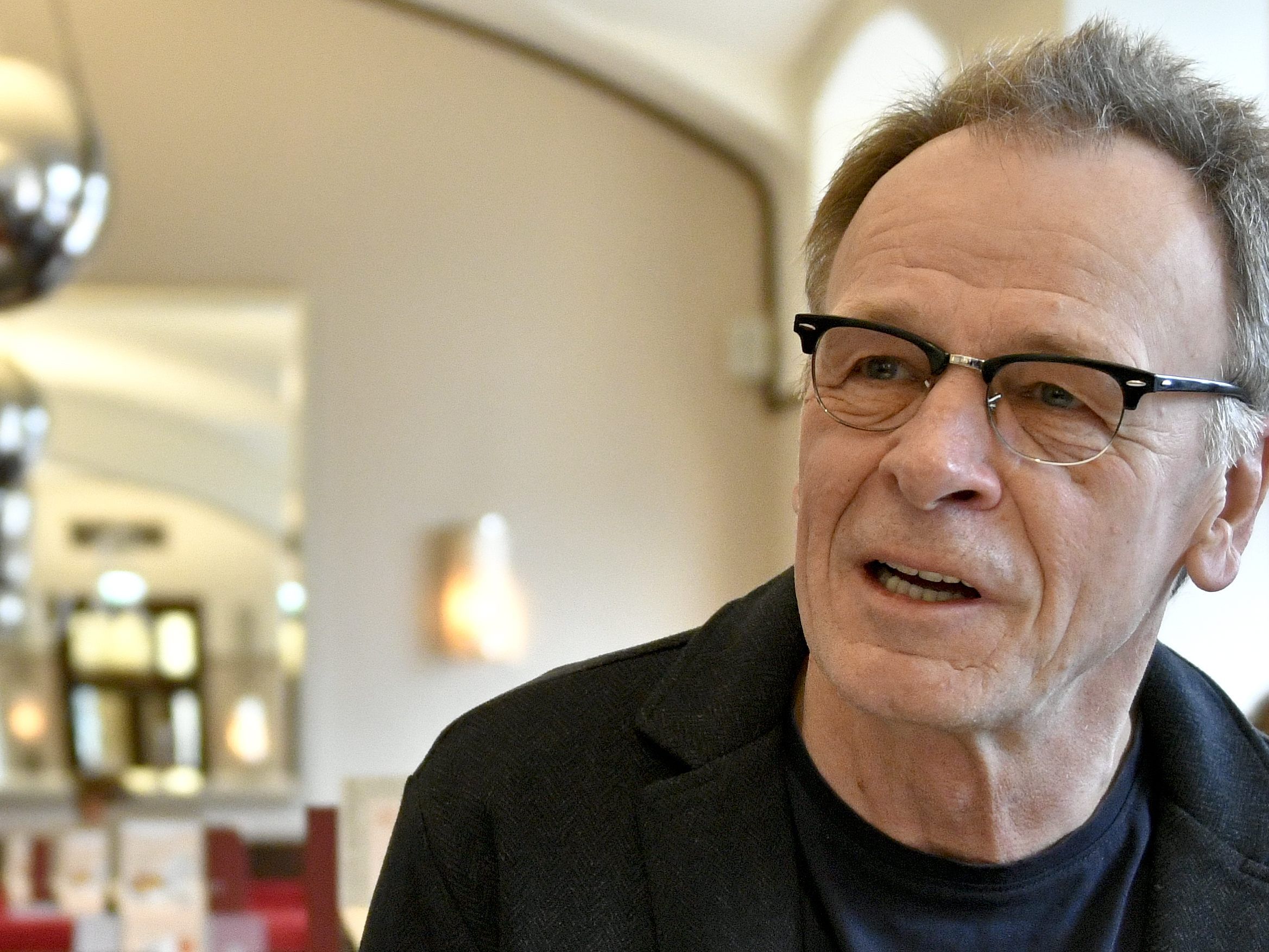 Der Roman "Opernball" von Josef Haslinger kommt auf die Theaterbühne.