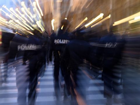 Die zwei Männer begrapschten eine Kellnerin und drohten den Vorgesetzten.