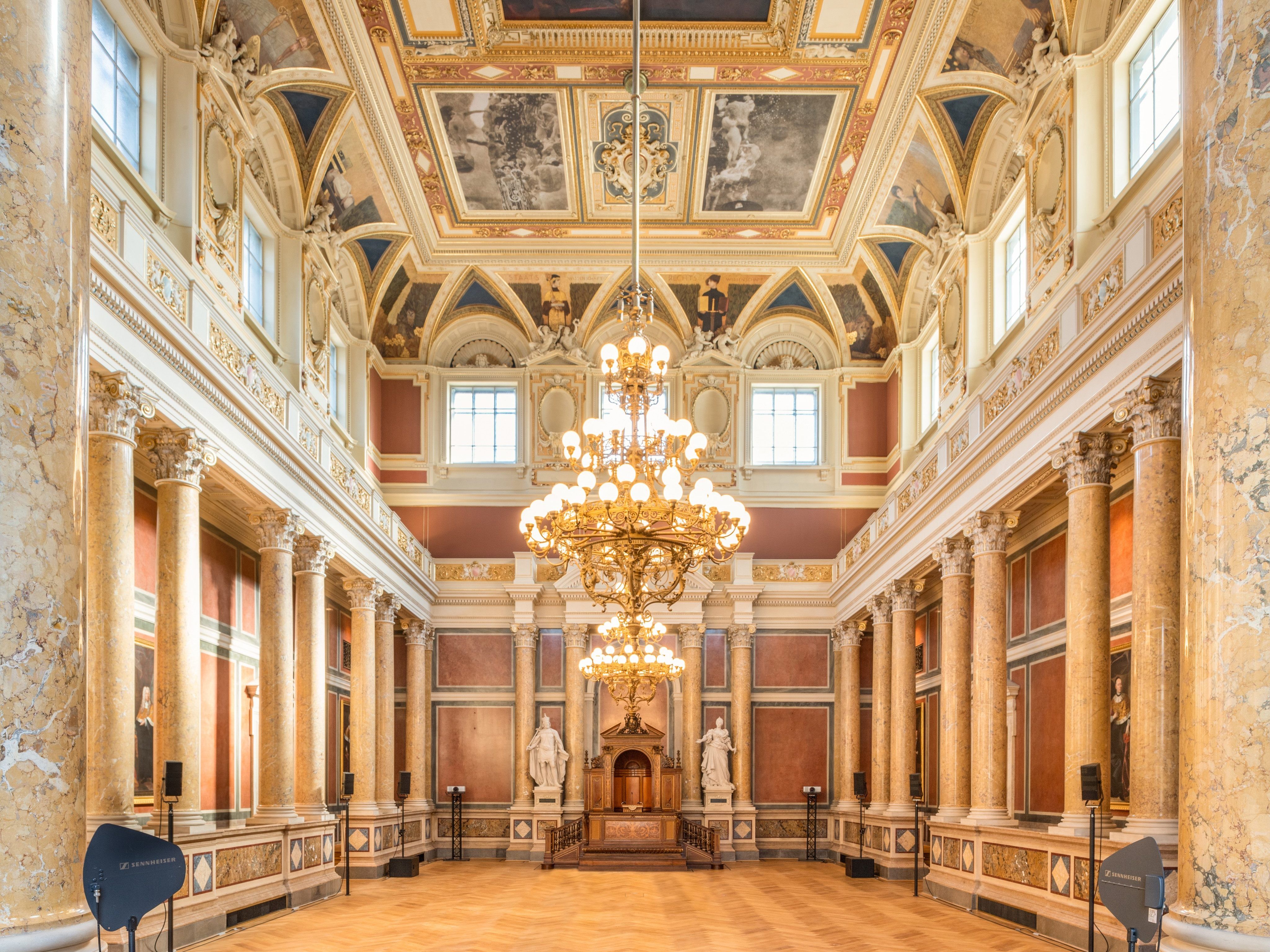 Der Saal steht schon bald wieder für Sponsions- und Promotionsfeiern zur Verfügung. Der Saal steht schon bald wieder für Sponsions- und Promotionsfeiern zur Verfügung.
