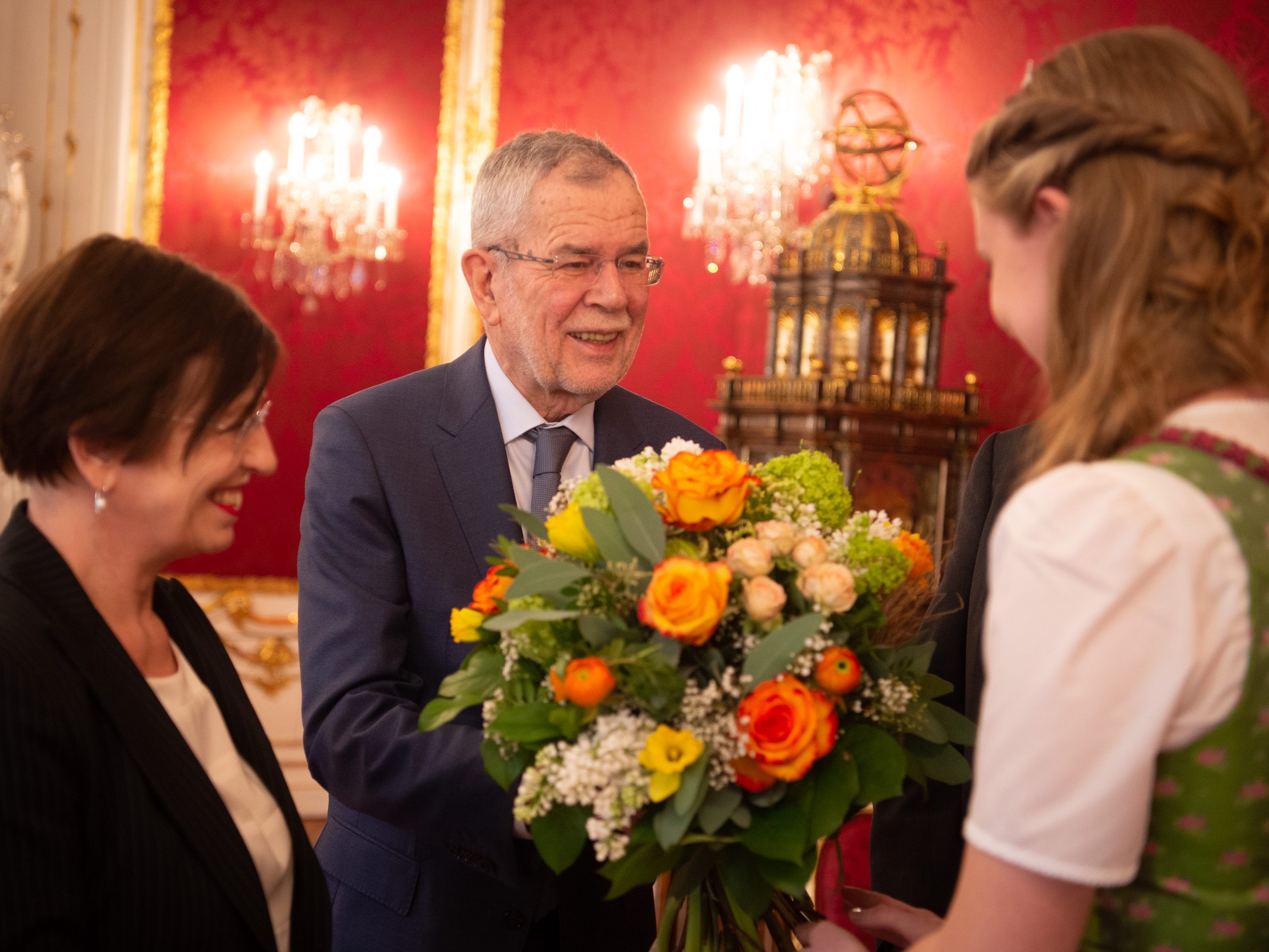 Ein Blumengruß für den Bundespräsidenten.