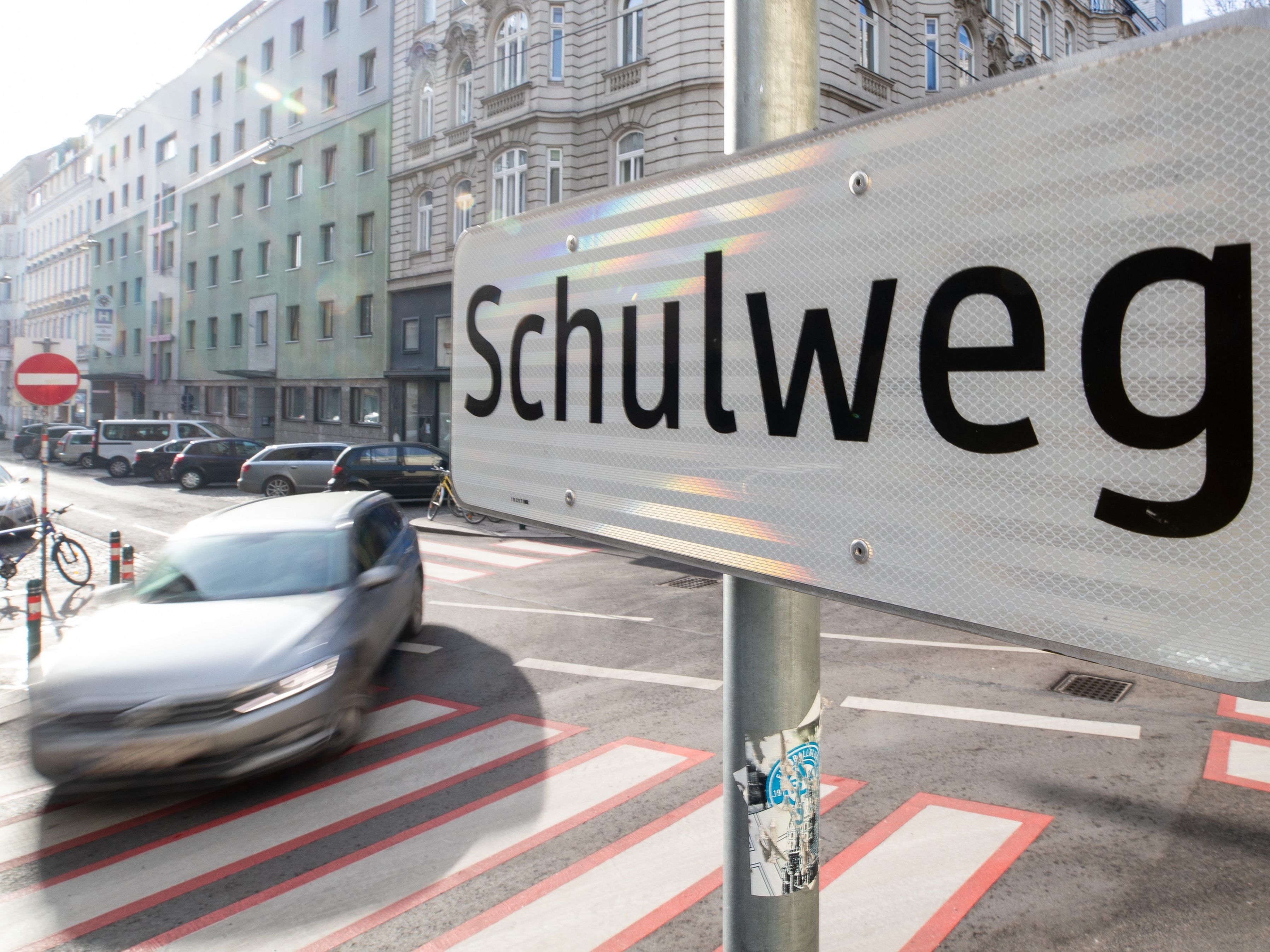 Die NEOS fordern ein Sonderbudget, um die Schulwege in Wien sicherer zu machen.