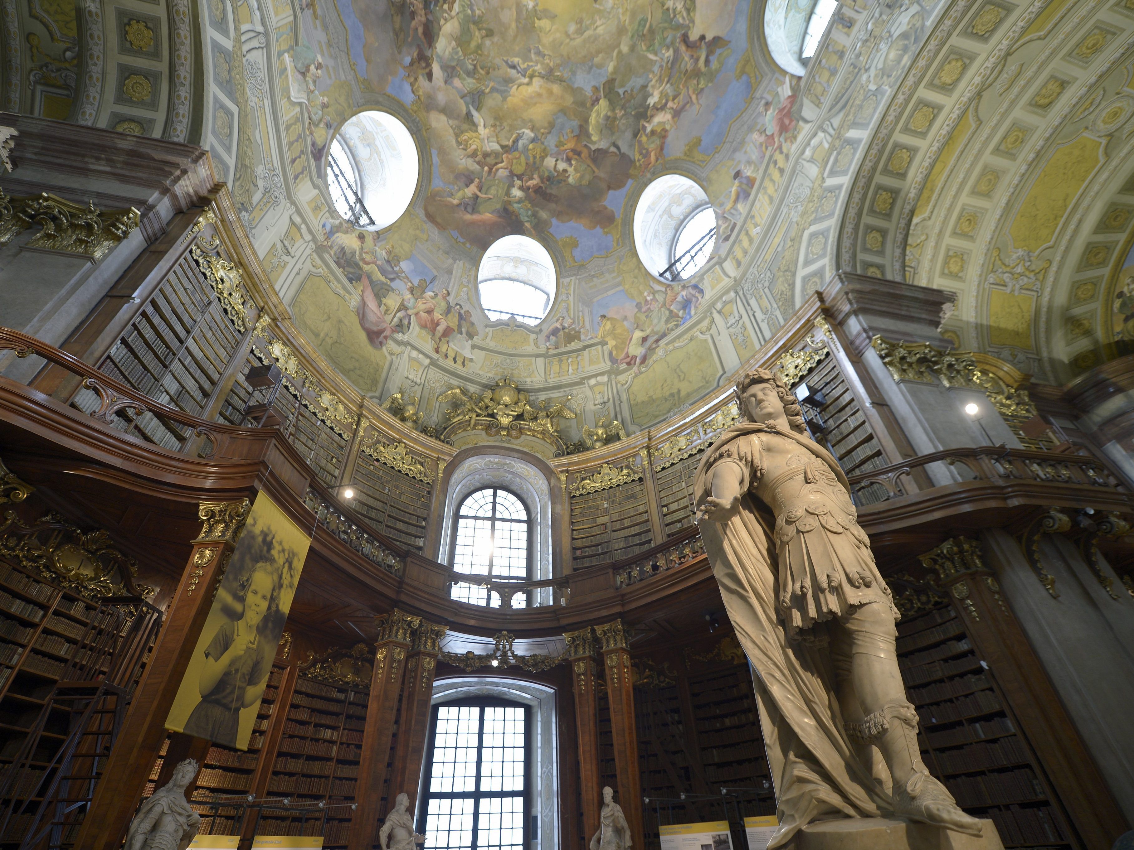 Die einmalige "unplugged" Führung findet im Prunksaal der Österreichischen Nationalbibliothek statt.