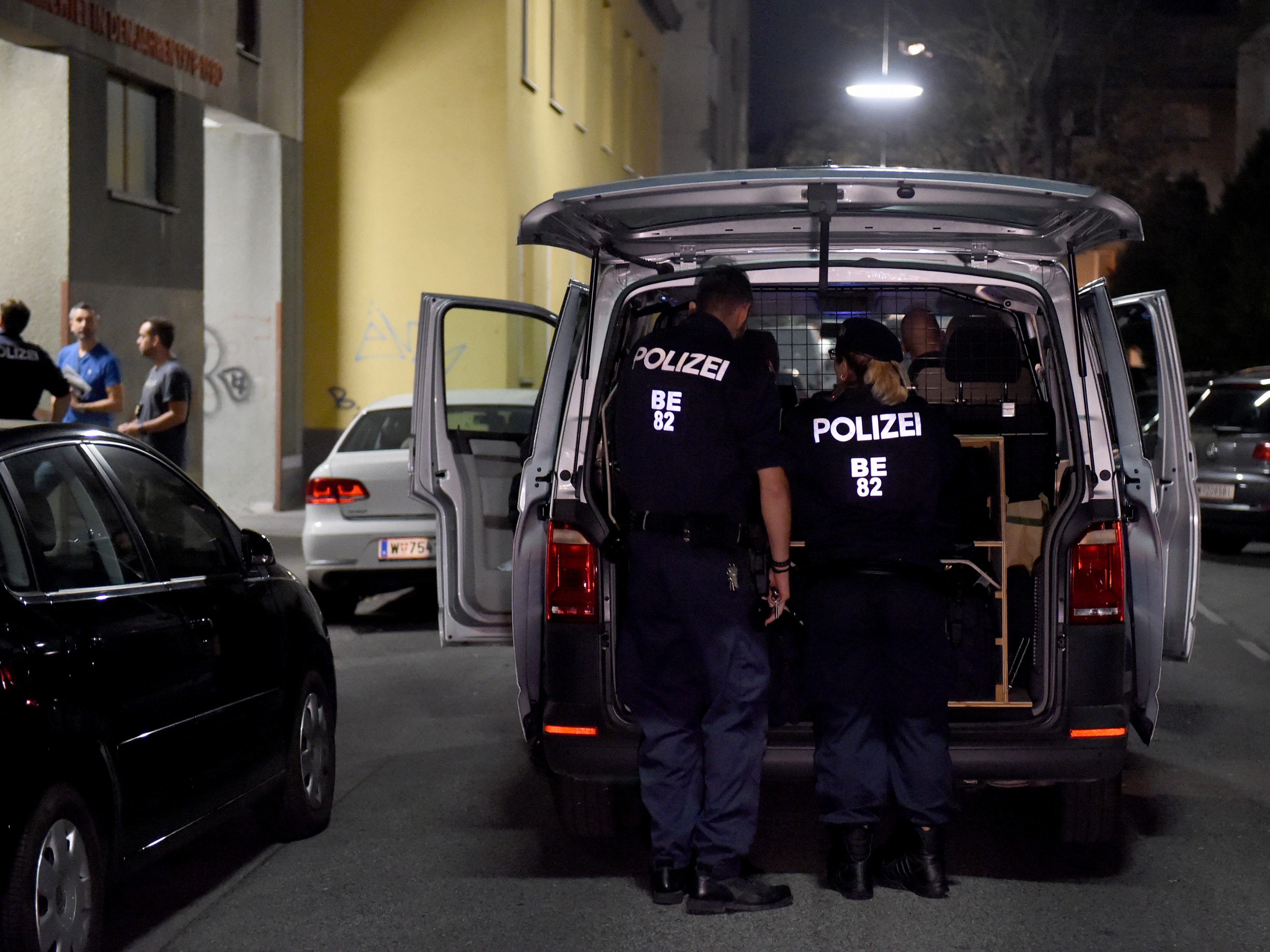 Der 29-Jährige steht nach der Bluttat in Wien vor Gericht. Der 29-Jährige steht nach der Bluttat in Wien vor Gericht.
