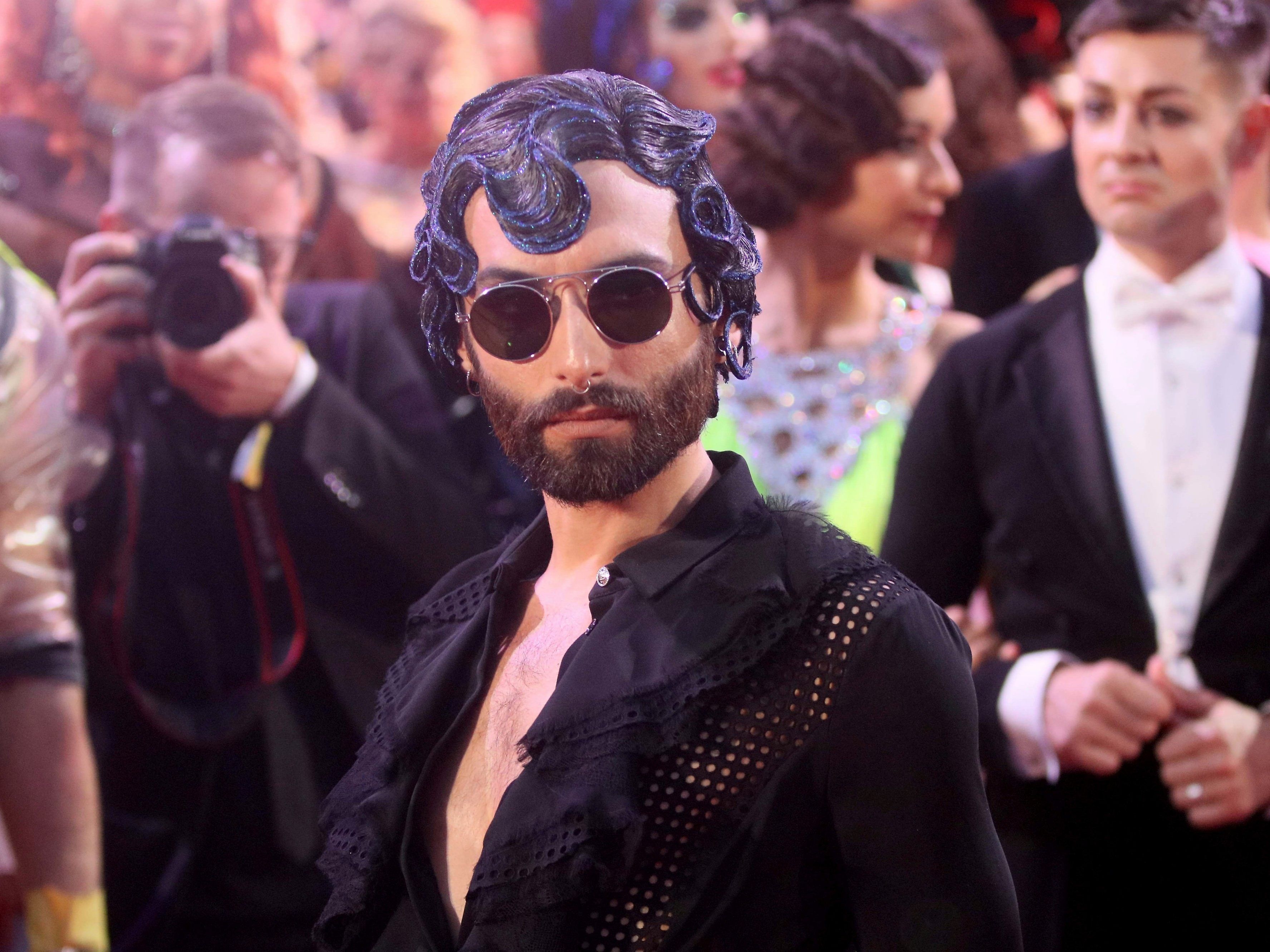Conchita begleitet Justizminister Josef Moser zum Opernball. Conchita begleitet Justizminister Josef Moser zum Opernball.