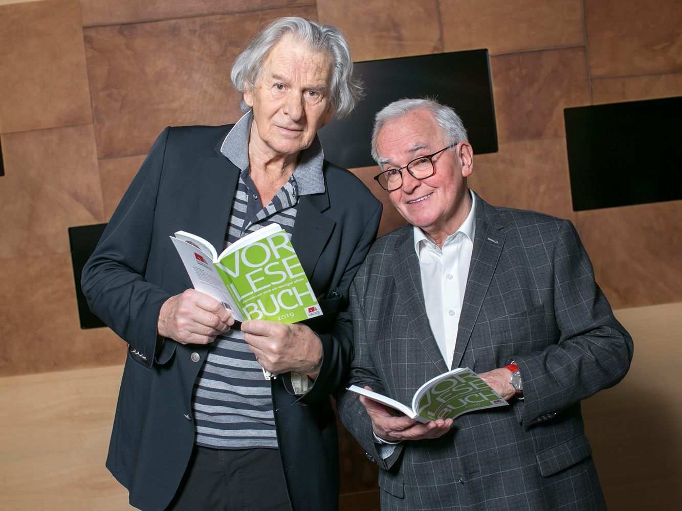 Der Geschichtenerzähler, Autor und Schauspieler Erich Schleyer und der Projektleiter Werner Brunner sind beim Österreichischen Vorlesetag dabei. Der Geschichtenerzähler, Autor und Schauspieler Erich Schleyer und der Projektleiter Werner Brunner sind beim Österreichischen Vorlesetag dabei.