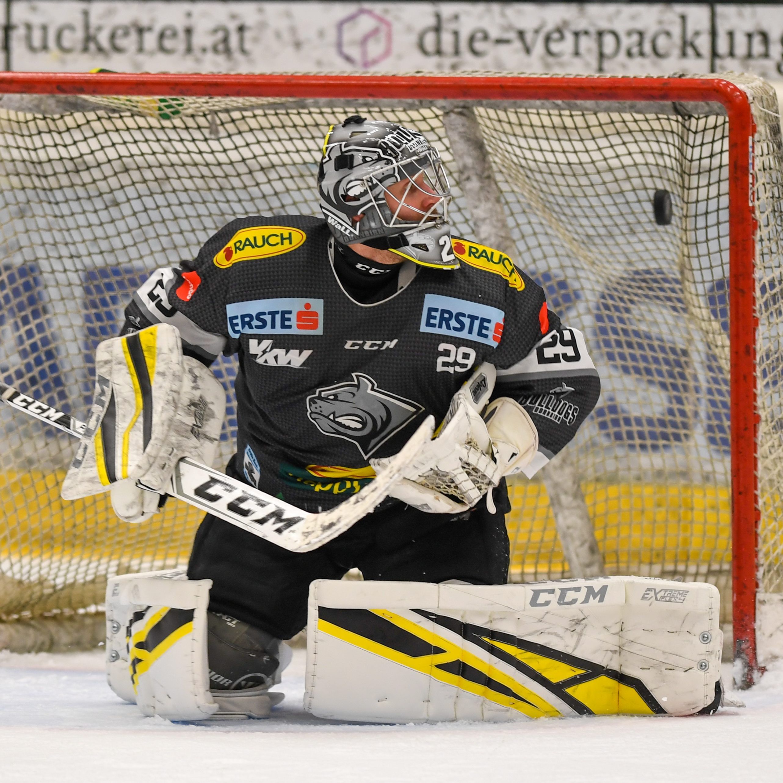 Bulldogs Stammkeeper Rinne stand beim Comeback nur 1 Drittel lang auf dem Eis.