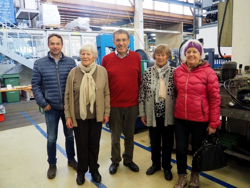 Christoph Ludescher mit Familie Gantner und Obfrau Reinelde Gut