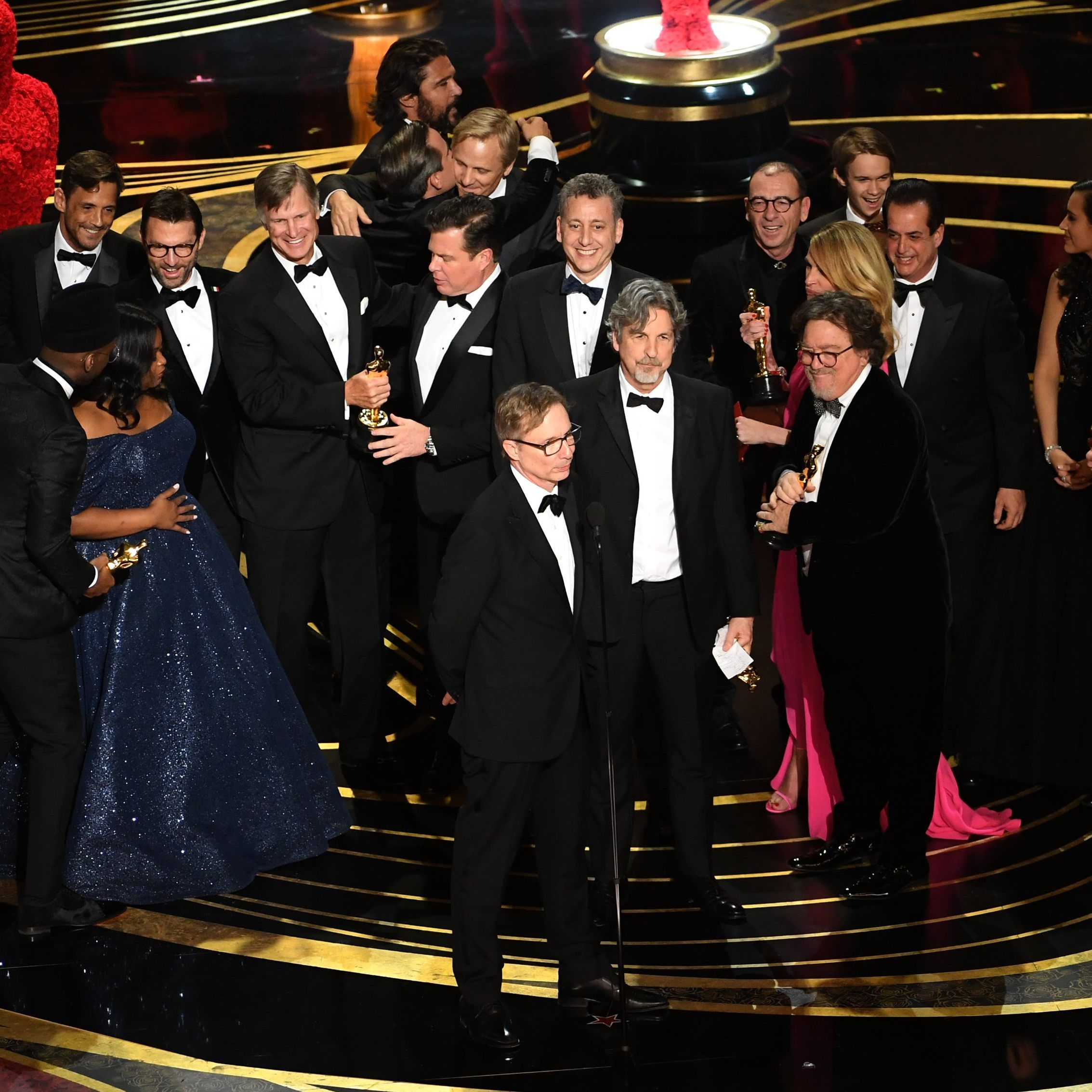 Cast und Crew von "Green Book" nehmen den Oscar für den besten Film entgegen.