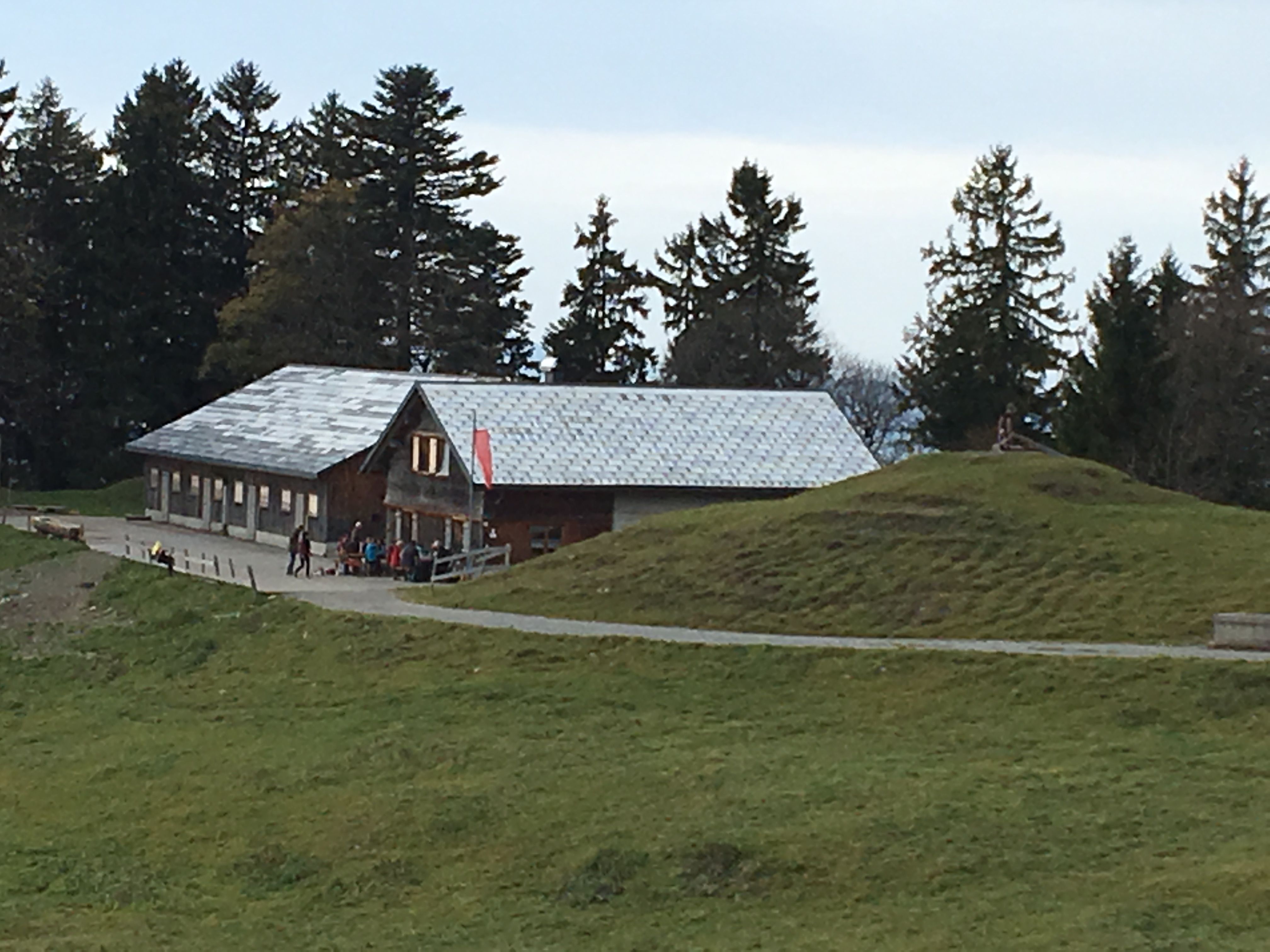 Alphütte Maiensäß derzeit wegen fehlender Wasserversorgung geschlossen.