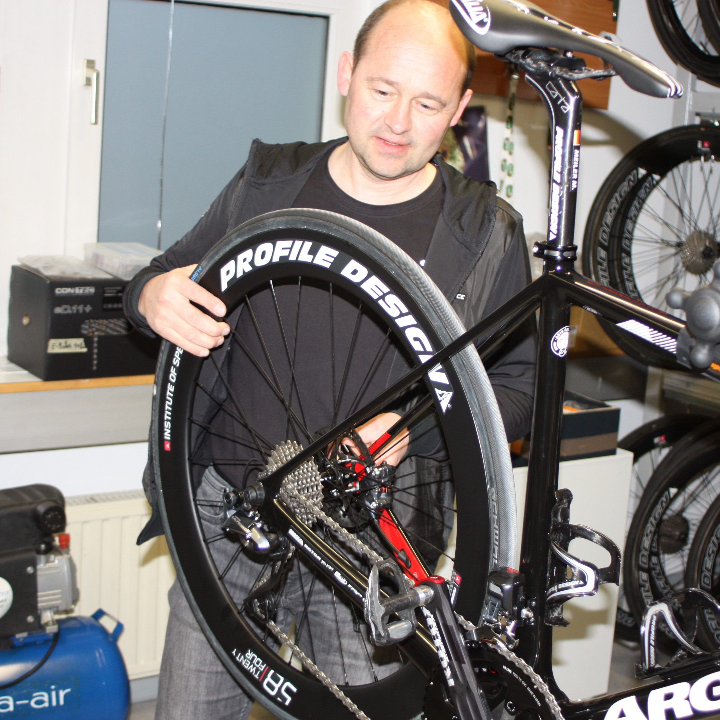 Johannes Kofler in Doppelfunktion: Sportchef und Mechaniker