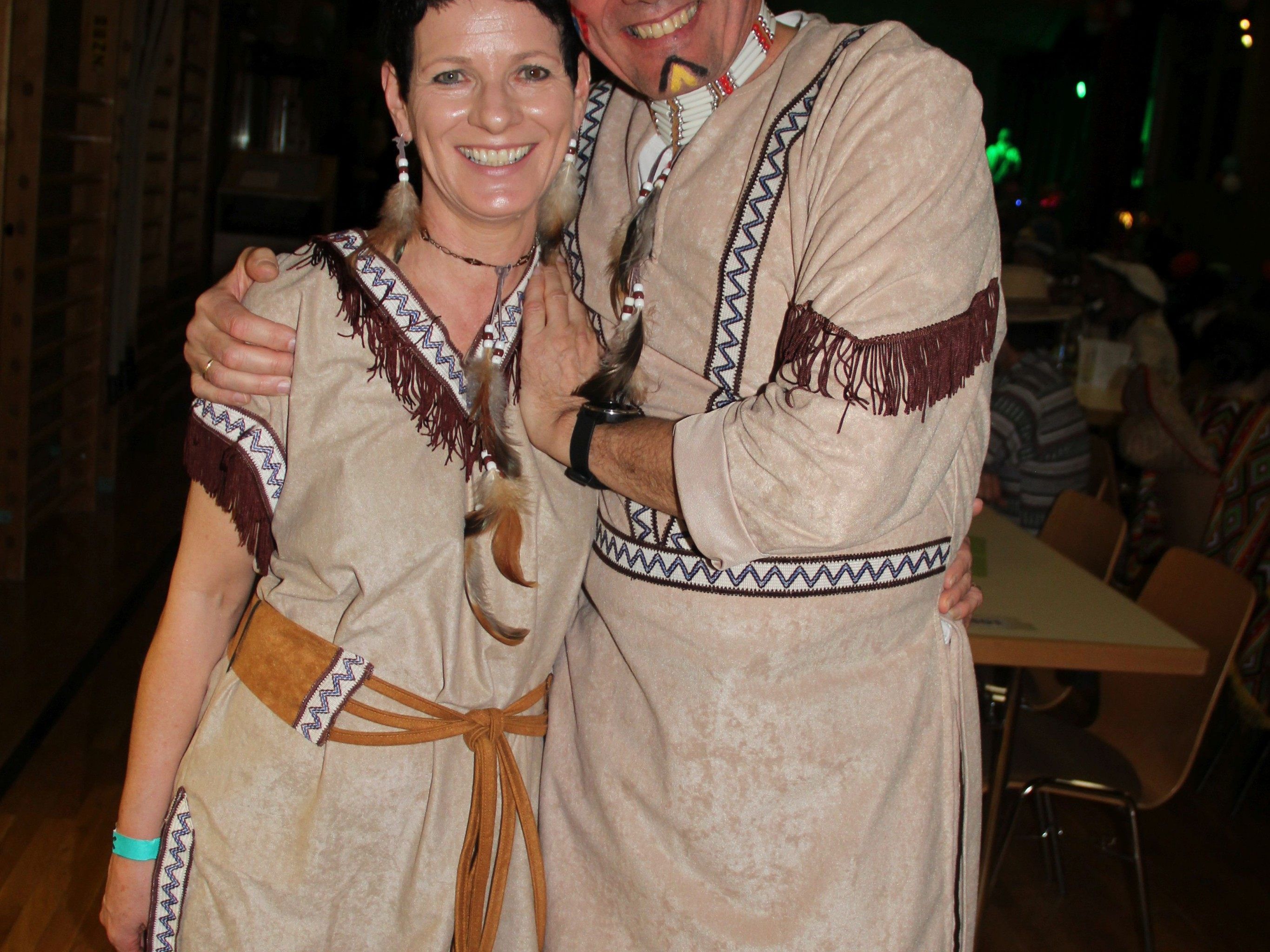 Heidi und Rene hatten sich als Indianer verkleidet.