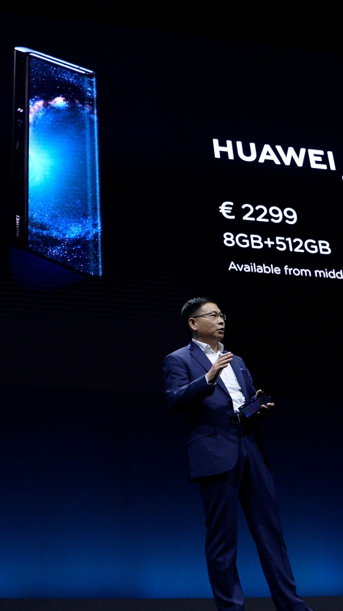 Huawei-CEO Richard Yu präsentiert das neue faltbare Mate X.