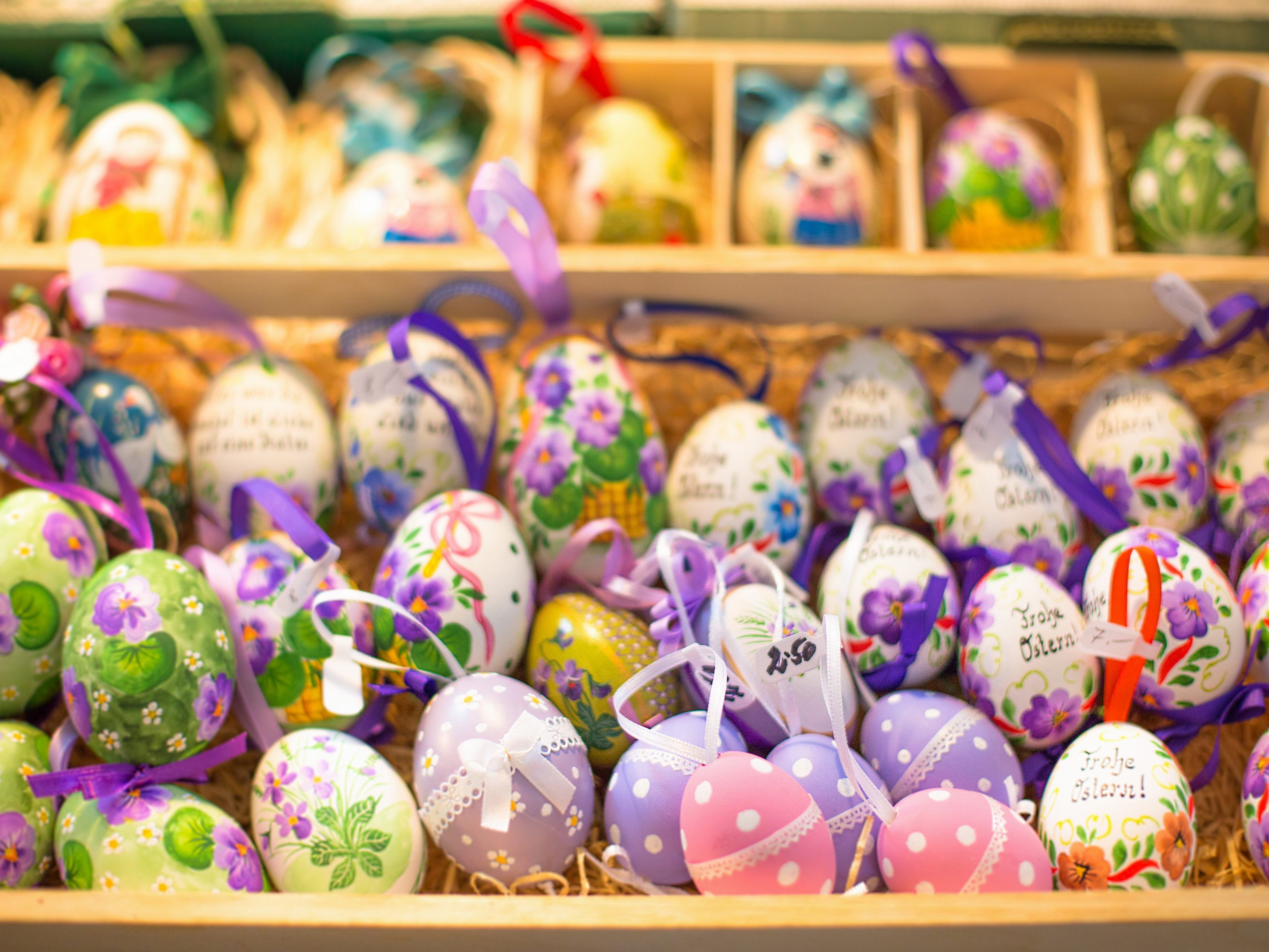 Der Ostermarkt auf Schloss Hof bietet an vier Wochenenden einige Oster-Aktivitäten.