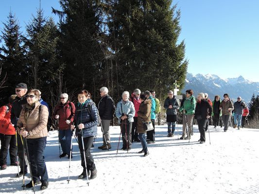 Schneewanderung der Nüziger Senioren