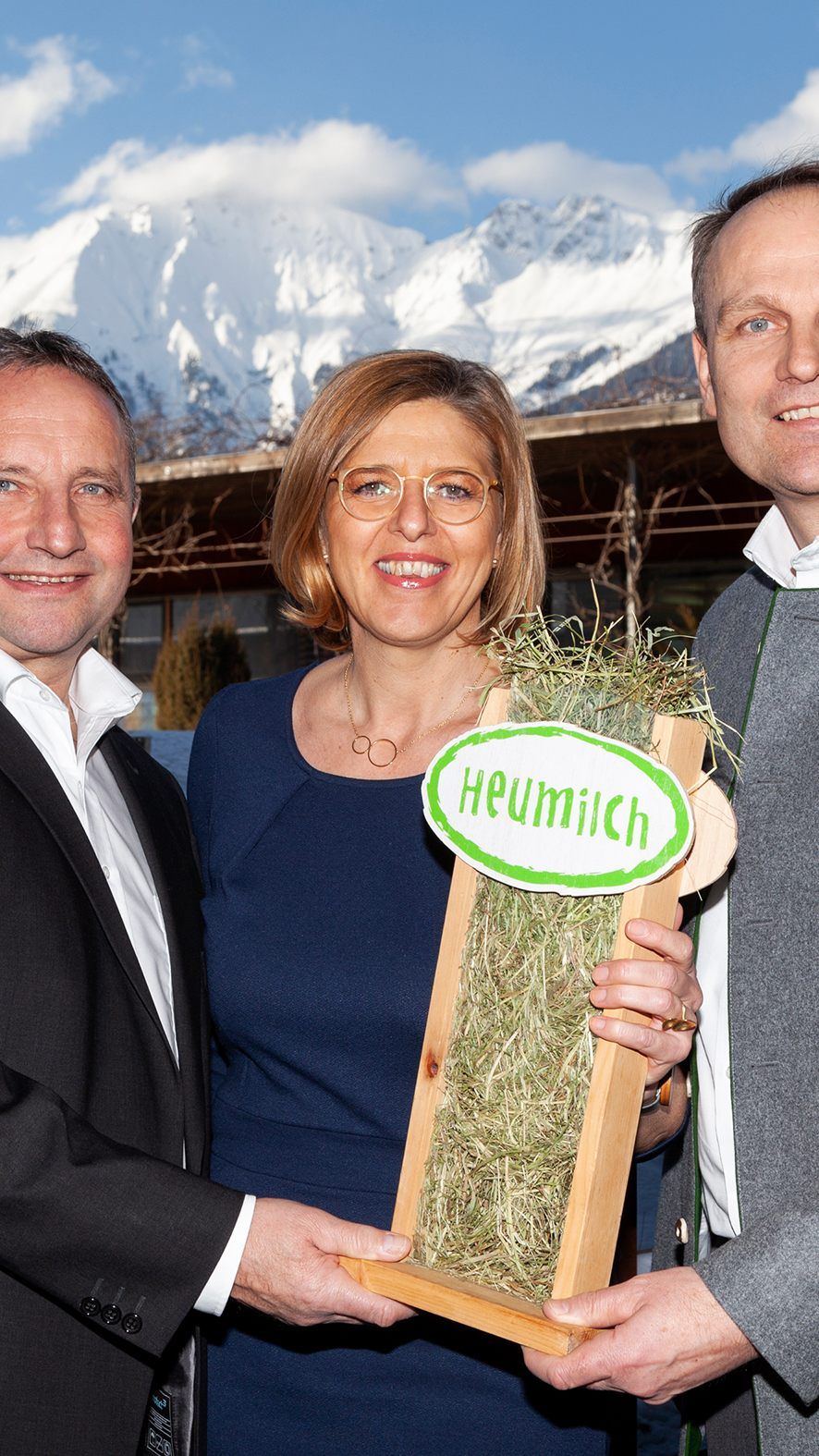 Wechsel an der Spitze der ARGE Heumilch: Obmann Karl Neuhofer (links) und Koordinator Andreas Geisler mit Christiane Mösl, die die Geschäftsführung der ARGE Heumilch mit 1. Juli 2019 übernehmen wird.