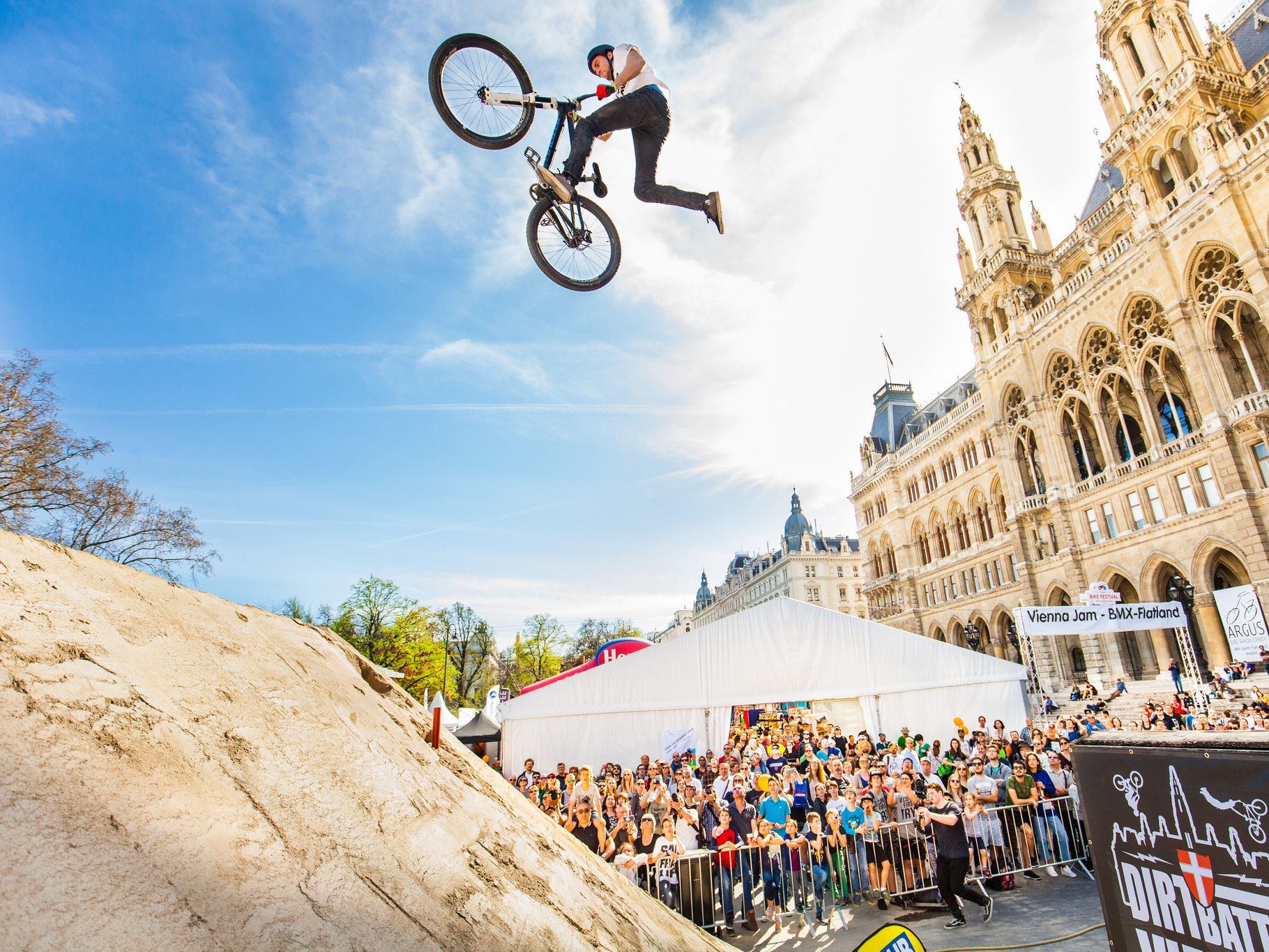 Das Argus Bike Festival findet vom 30. bis 31. März 2019 in Wien statt. Das Argus Bike Festival findet vom 30. bis 31. März 2019 in Wien statt.