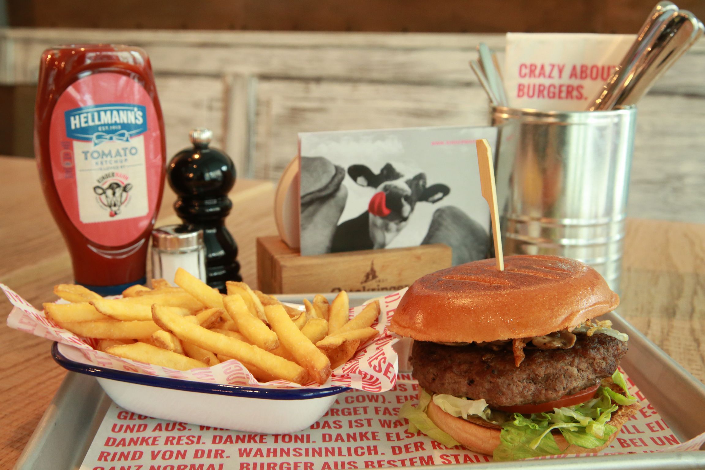 Ein Burger von Rinderwahn. Ein Burger von Rinderwahn.