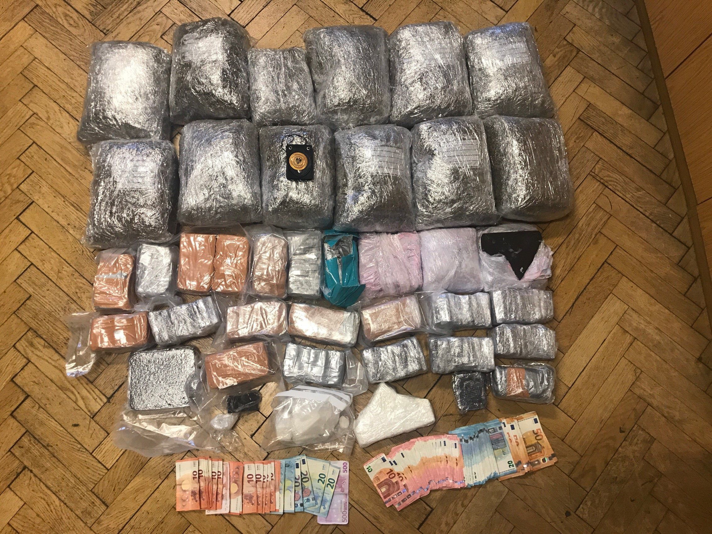 Cannabis, Cannabisharz und Kokain wurden in der Schweglerstraße gefunden. Cannabis, Cannabisharz und Kokain wurden in der Schweglerstraße gefunden.