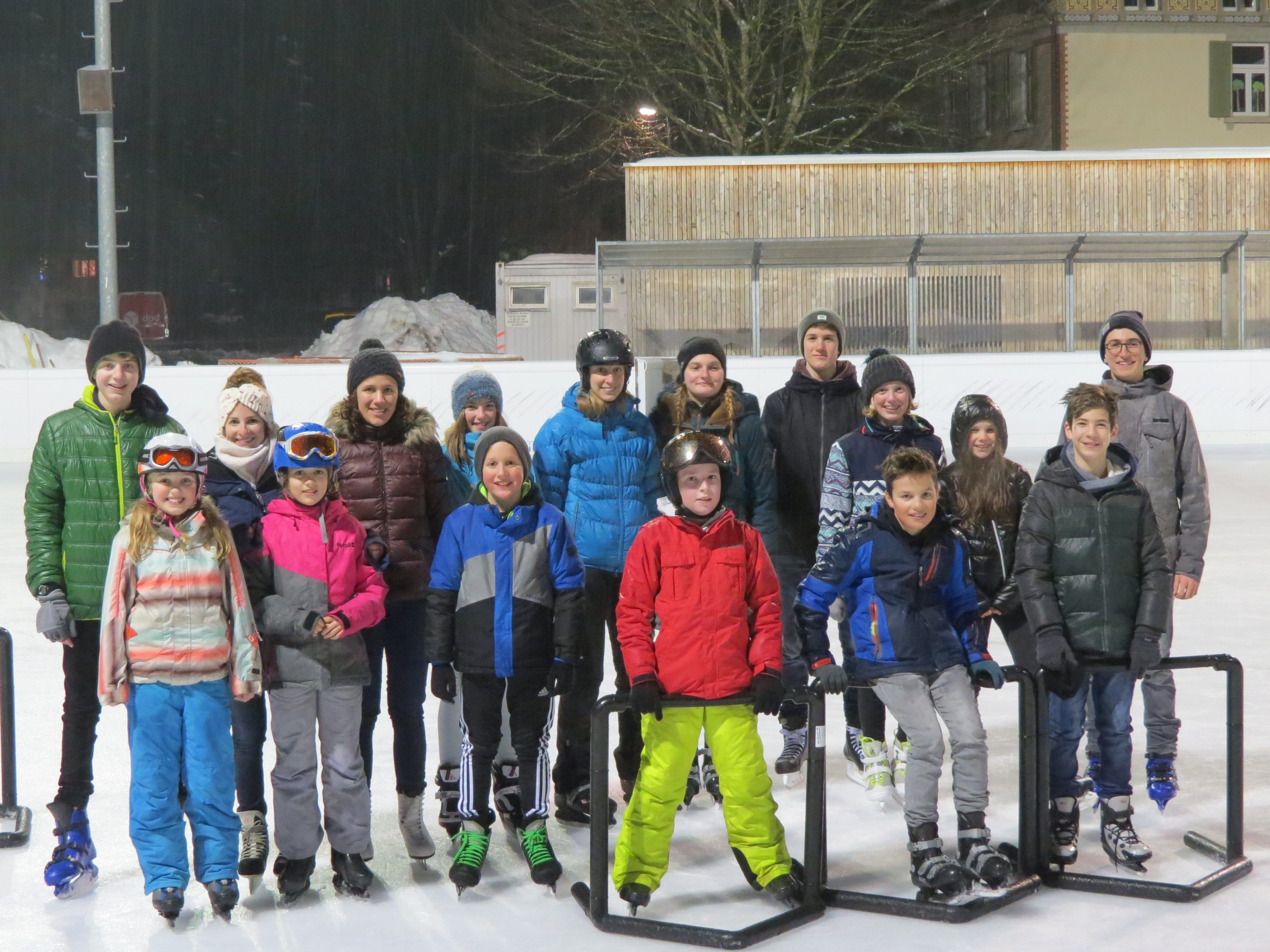 Jungmusik auf dem Eislaufplatz