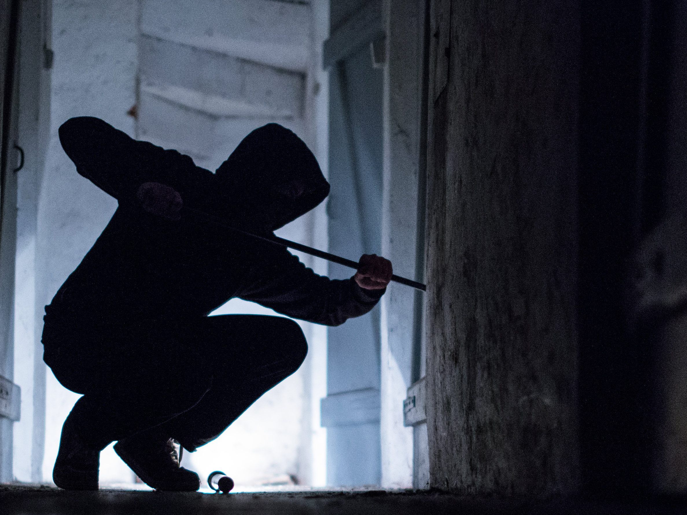 Die Jugendlichen versuchten in einen Keller einzubrechen.