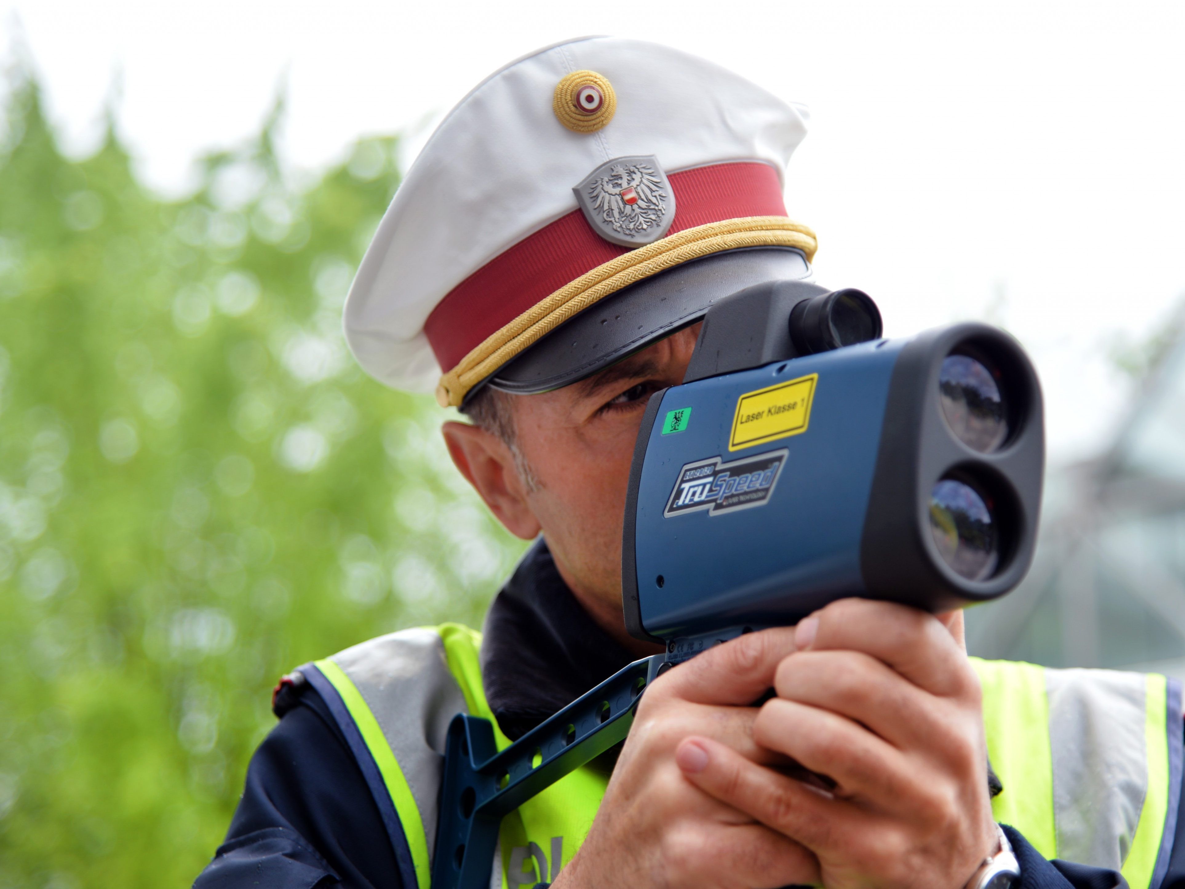 Der Raser brachte nicht nur sich selbst, sondern auch andere Verkehrsteilnehmer in Gefahr. Der Raser brachte nicht nur sich selbst, sondern auch andere Verkehrsteilnehmer in Gefahr.
