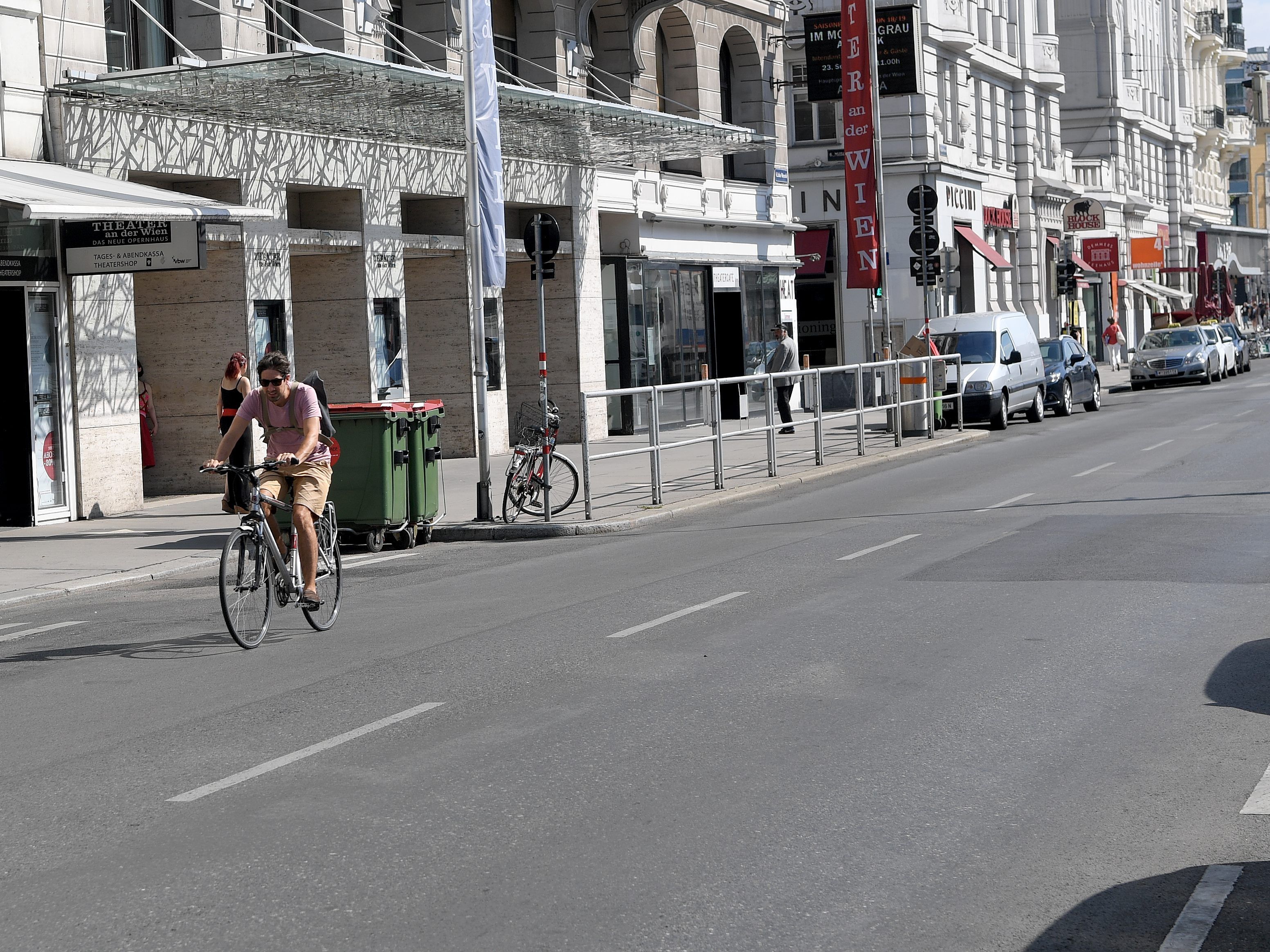 Erste Details zum Radweg auf der Linken Wienzeile. Erste Details zum Radweg auf der Linken Wienzeile.