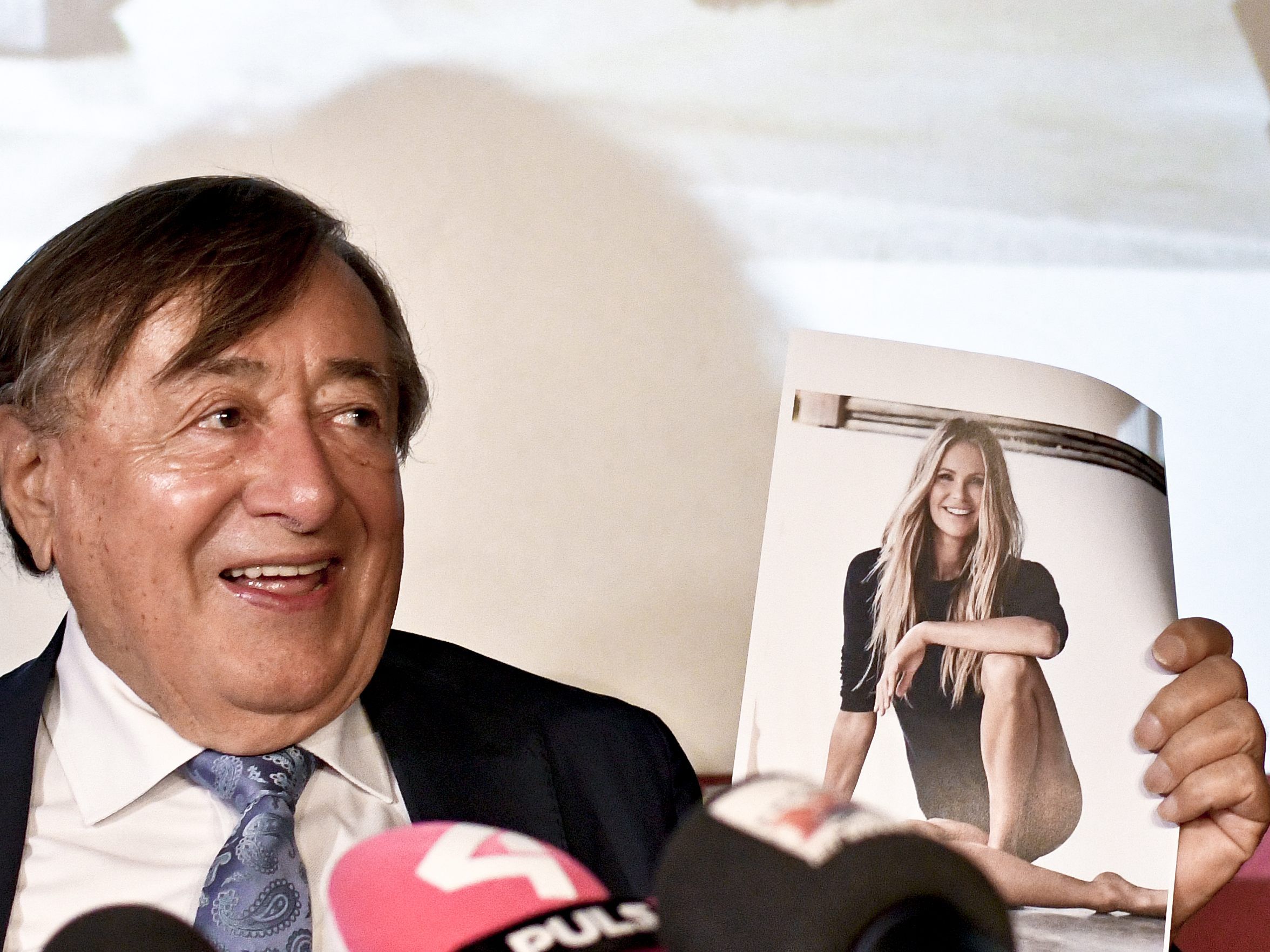 Elle Macpherson überrascht Richard Lugner mit ihren Plänen. Elle Macpherson überrascht Richard Lugner mit ihren Plänen.