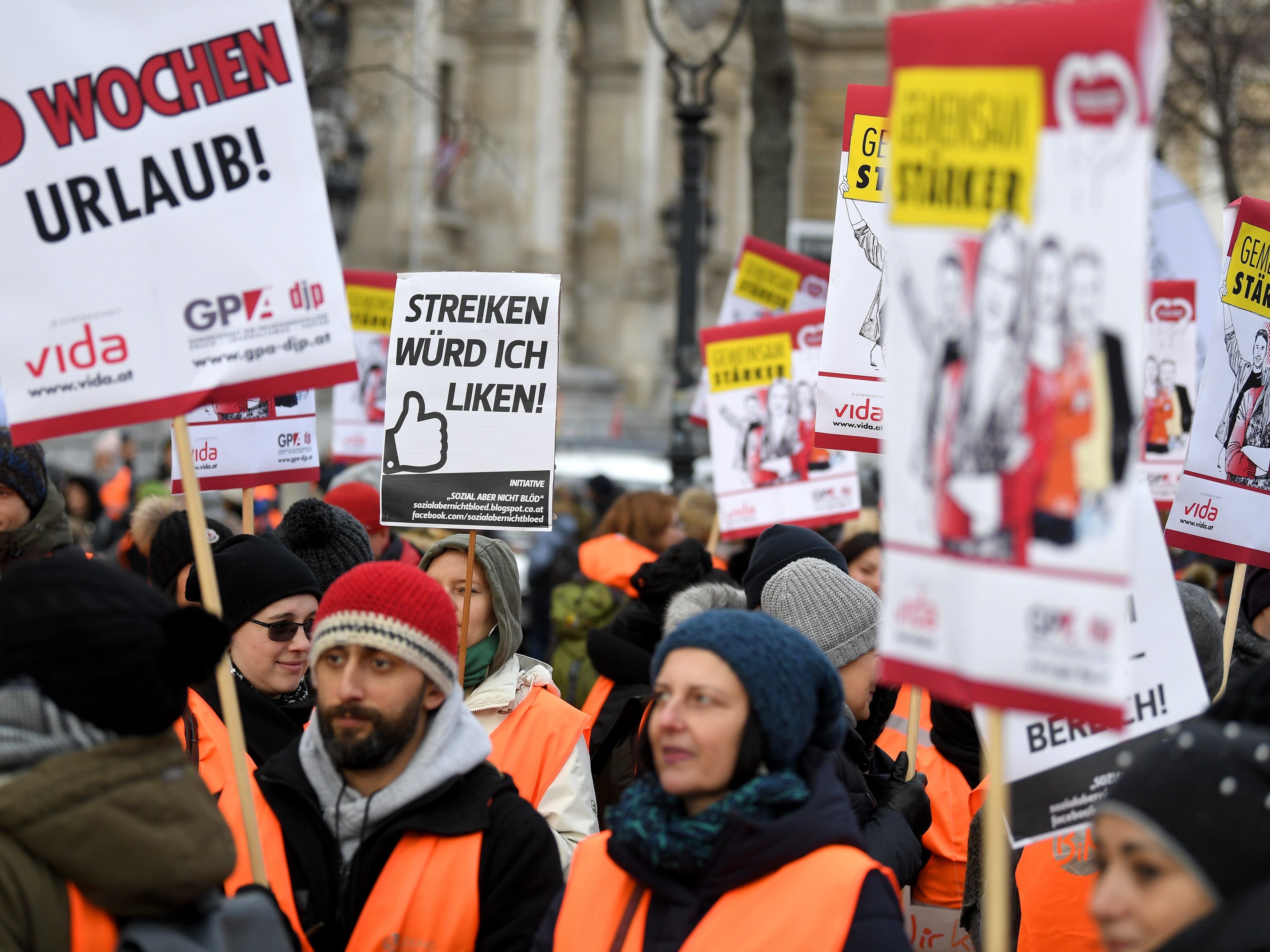 Auch eine sechste Urlaubswoche für alle wird gefordert. Auch eine sechste Urlaubswoche für alle wird gefordert.