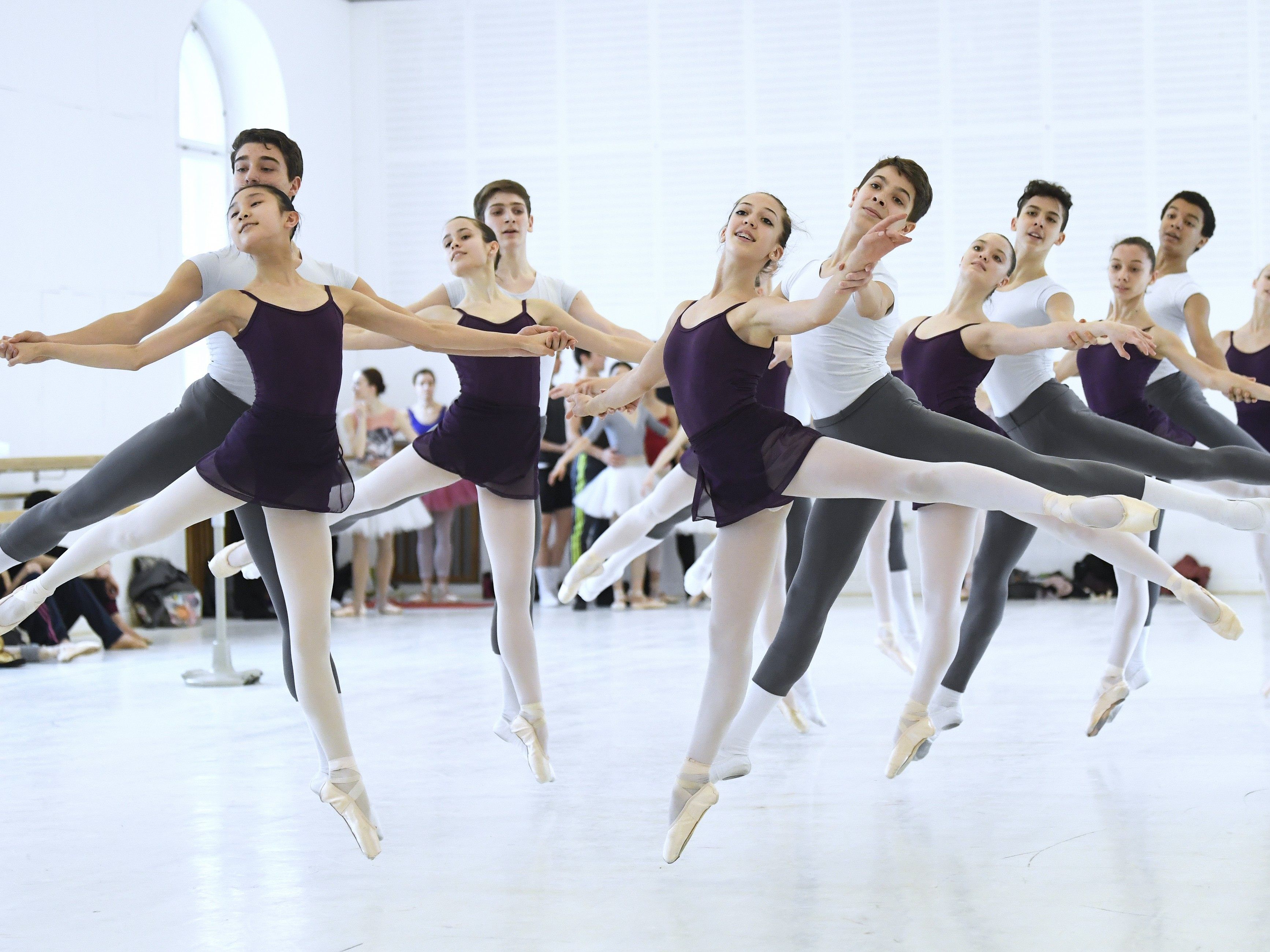 Das Wiener Staatsballett probt für den Opernball. Das Wiener Staatsballett probt für den Opernball.