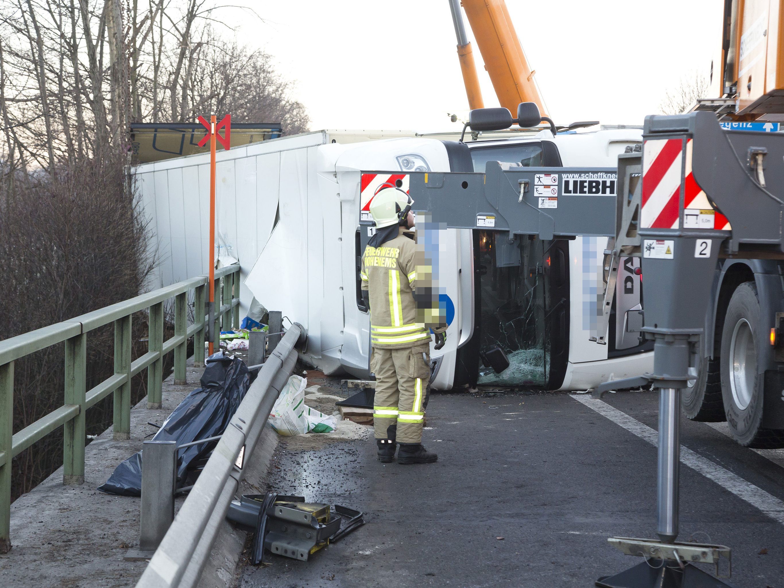 Lkw umgekippt