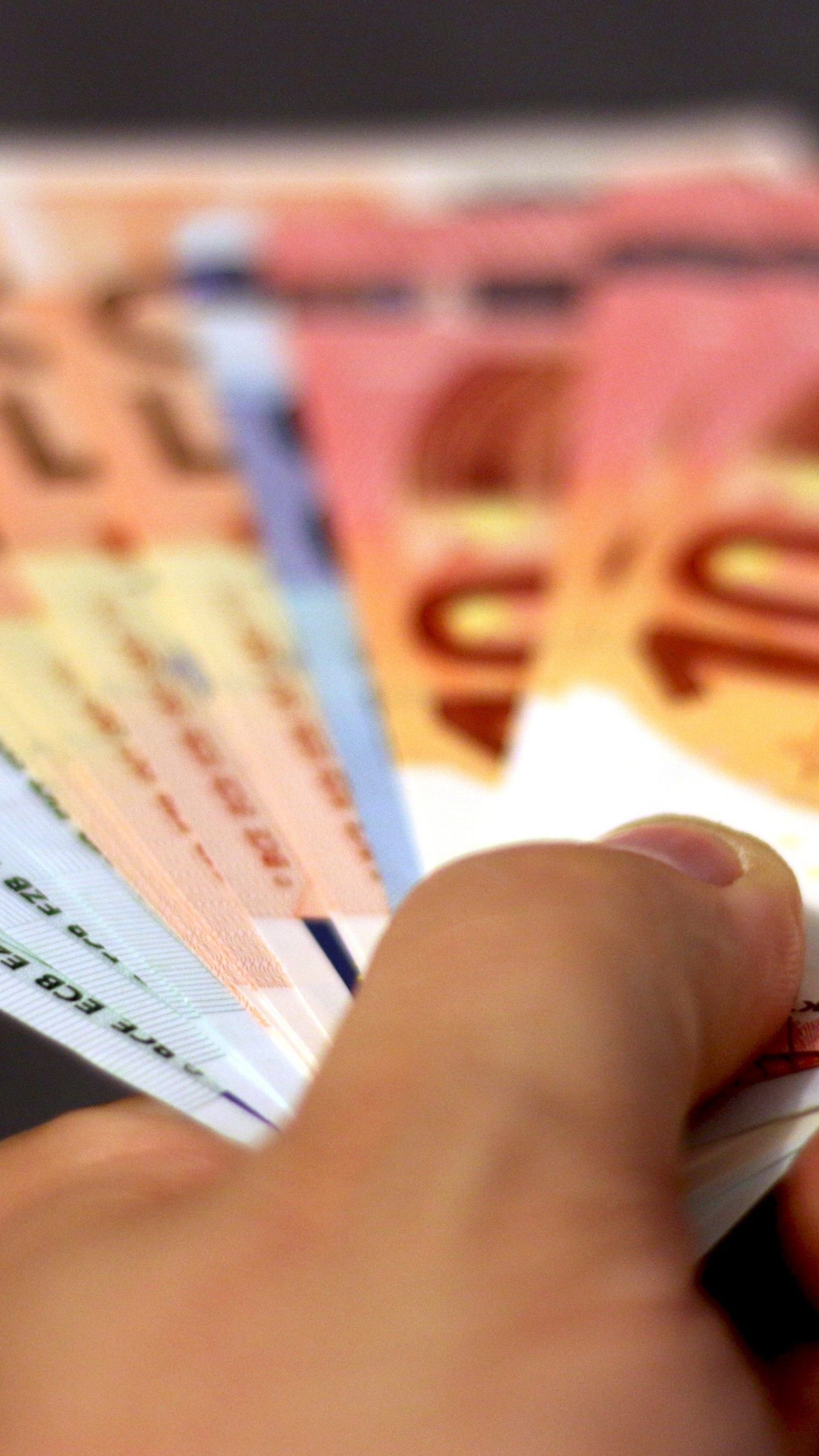 Jugendliche sollen den Umgang mit Geld lernen.