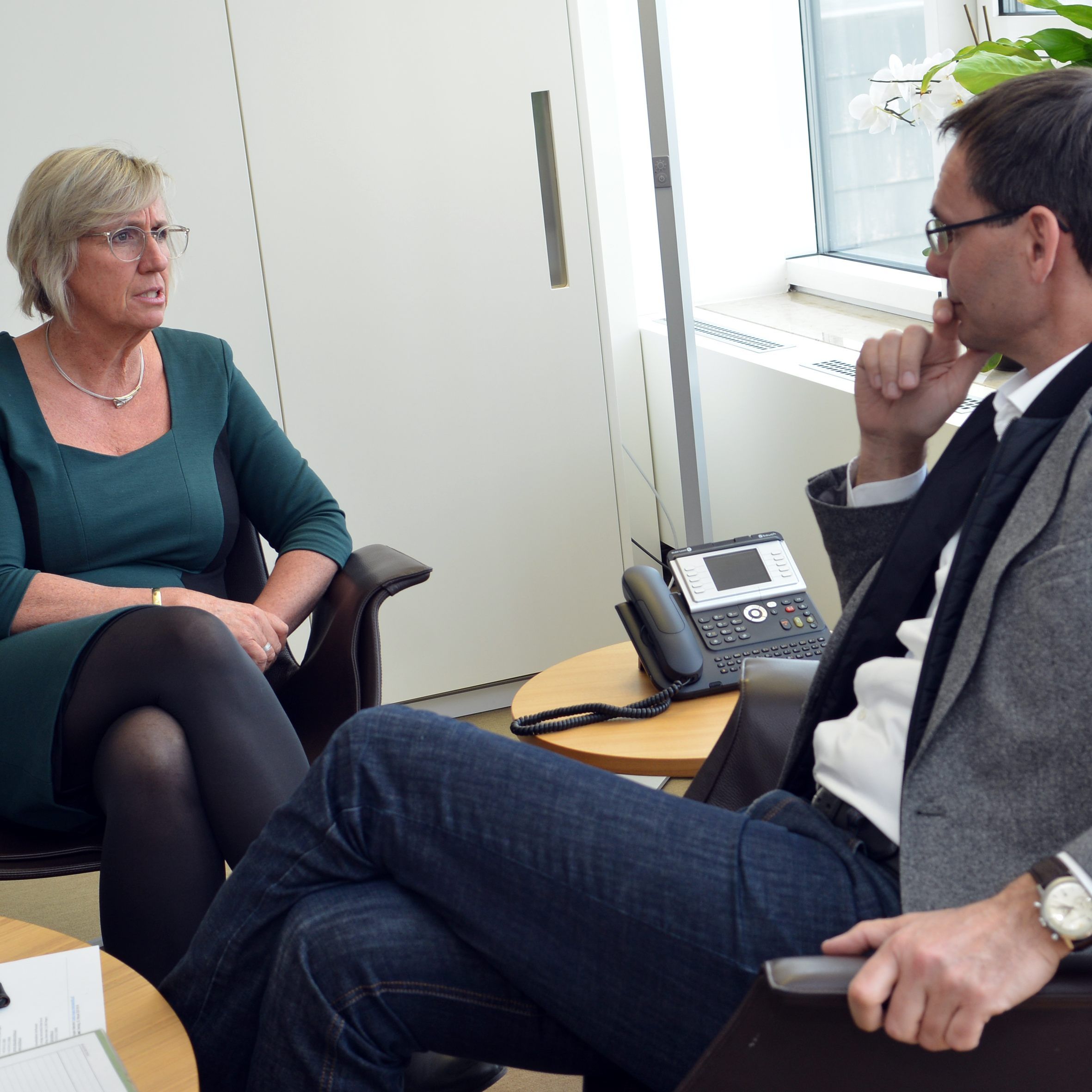 ifs-Geschäftsführerin Martina gasser und Landeshauptmann Markus Wallner im Gespräch.