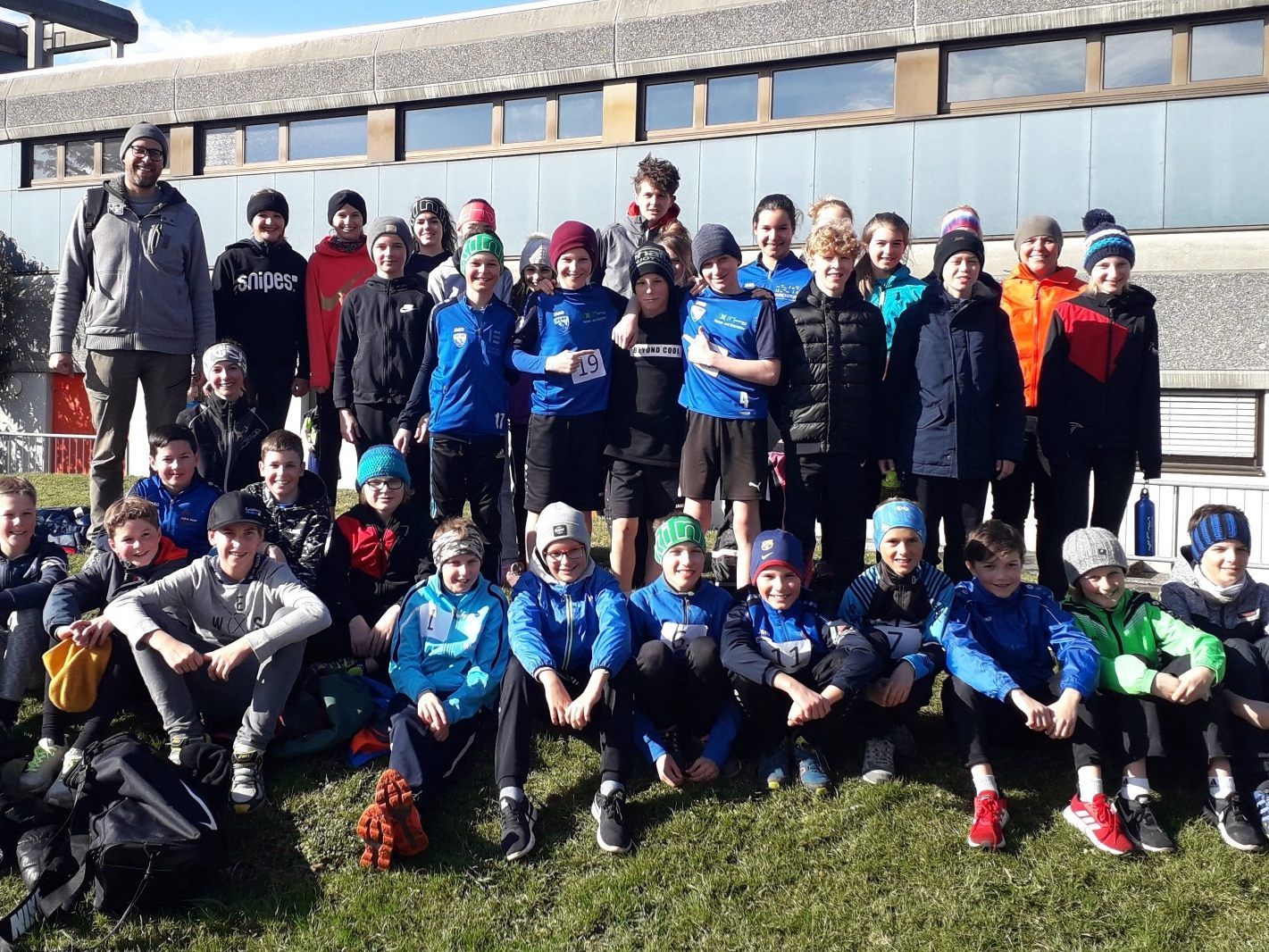 Mehr als 30 lauffreudigen Kids der MS Au beteiligten sich am Cross Country-Schulcup.