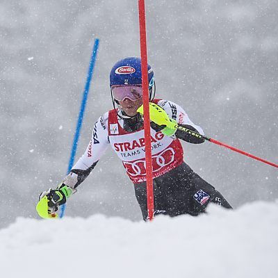 Shiffrin setzte sich im dichten Schneetreiben durch
