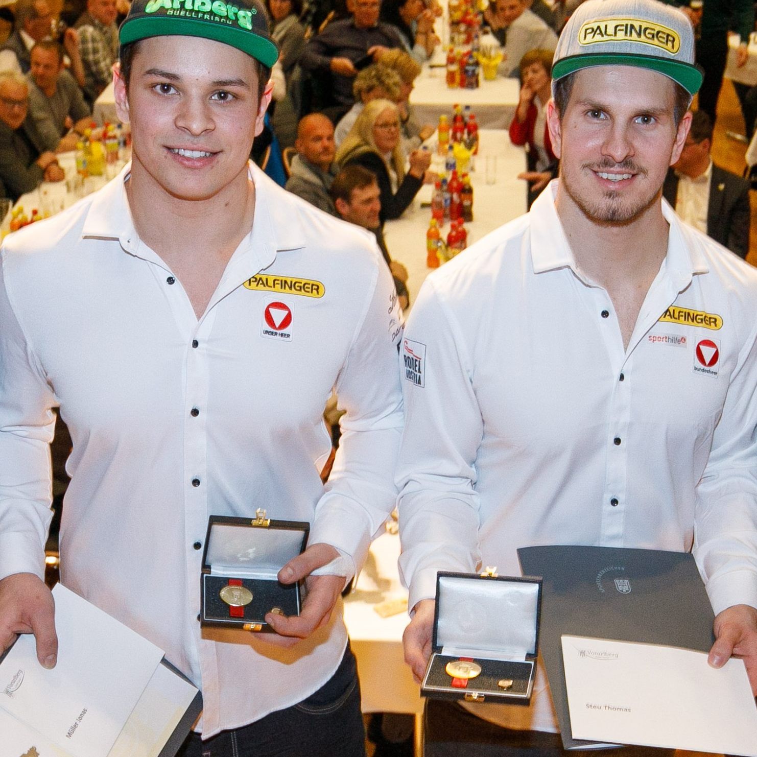 Ehrung für die Rodle-Asse Jonas Müller und Thomas Steu.