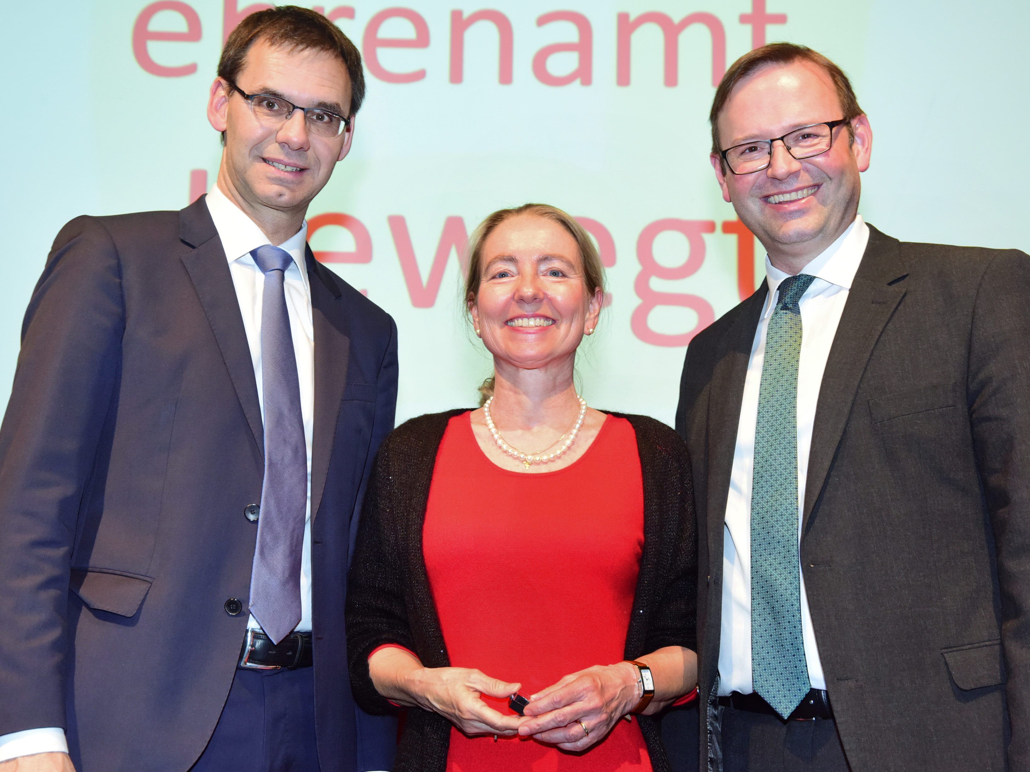 Gabriele Metzler, Obfrau der Lebenshilfe Lustenau, mit Landeshauptmann Markus Wallner und Vizebürgermeister Daniel Steinhofer. Gabriele Metzler, Obfrau der Lebenshilfe Lustenau, mit Landeshauptmann Markus Wallner und Vizebürgermeister Daniel Steinhofer.