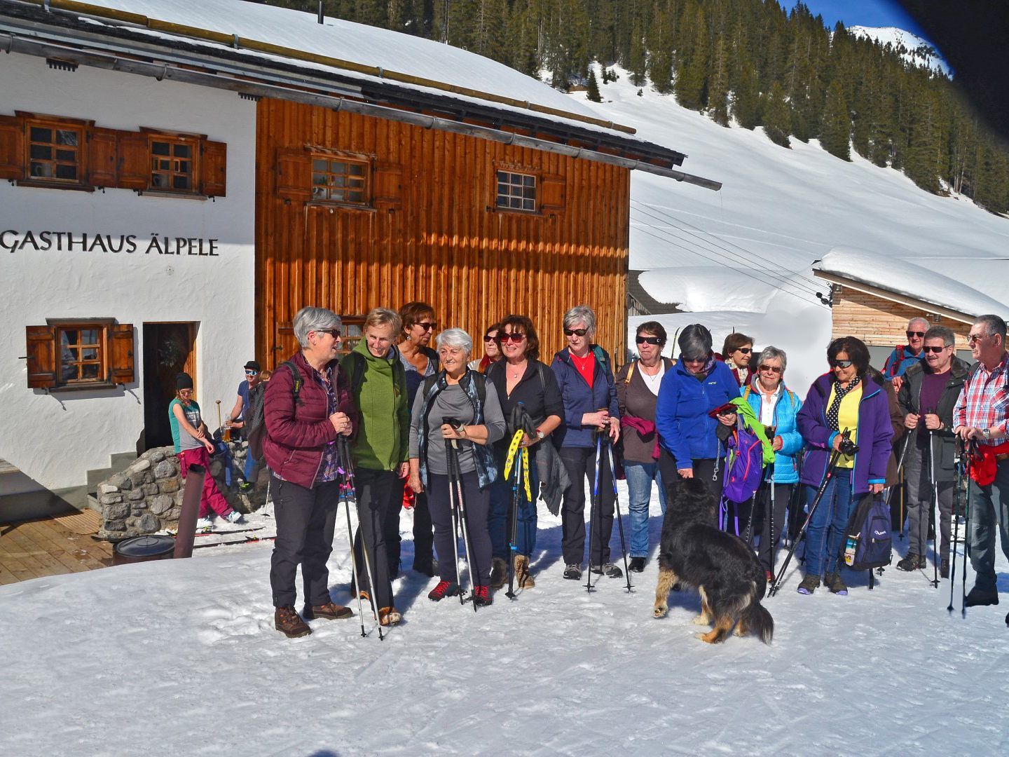 Die Bludenzer Pensionisten beim Gasthaus Älpele Die Bludenzer Pensionisten beim Gasthaus Älpele
