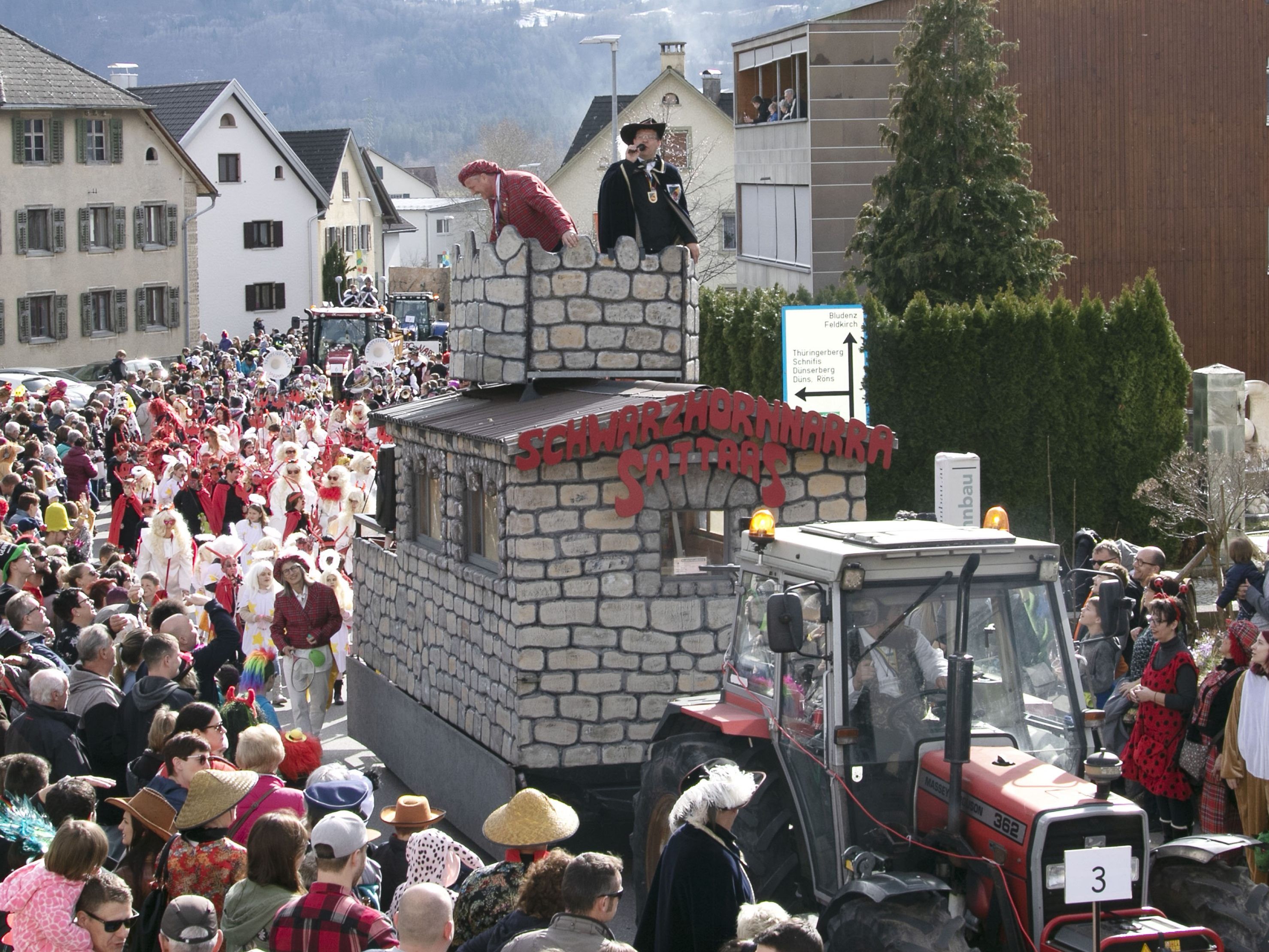 "Närrrische" Stimmung beim großen Faschingsumzug in Satteins "Närrrische" Stimmung beim großen Faschingsumzug in Satteins