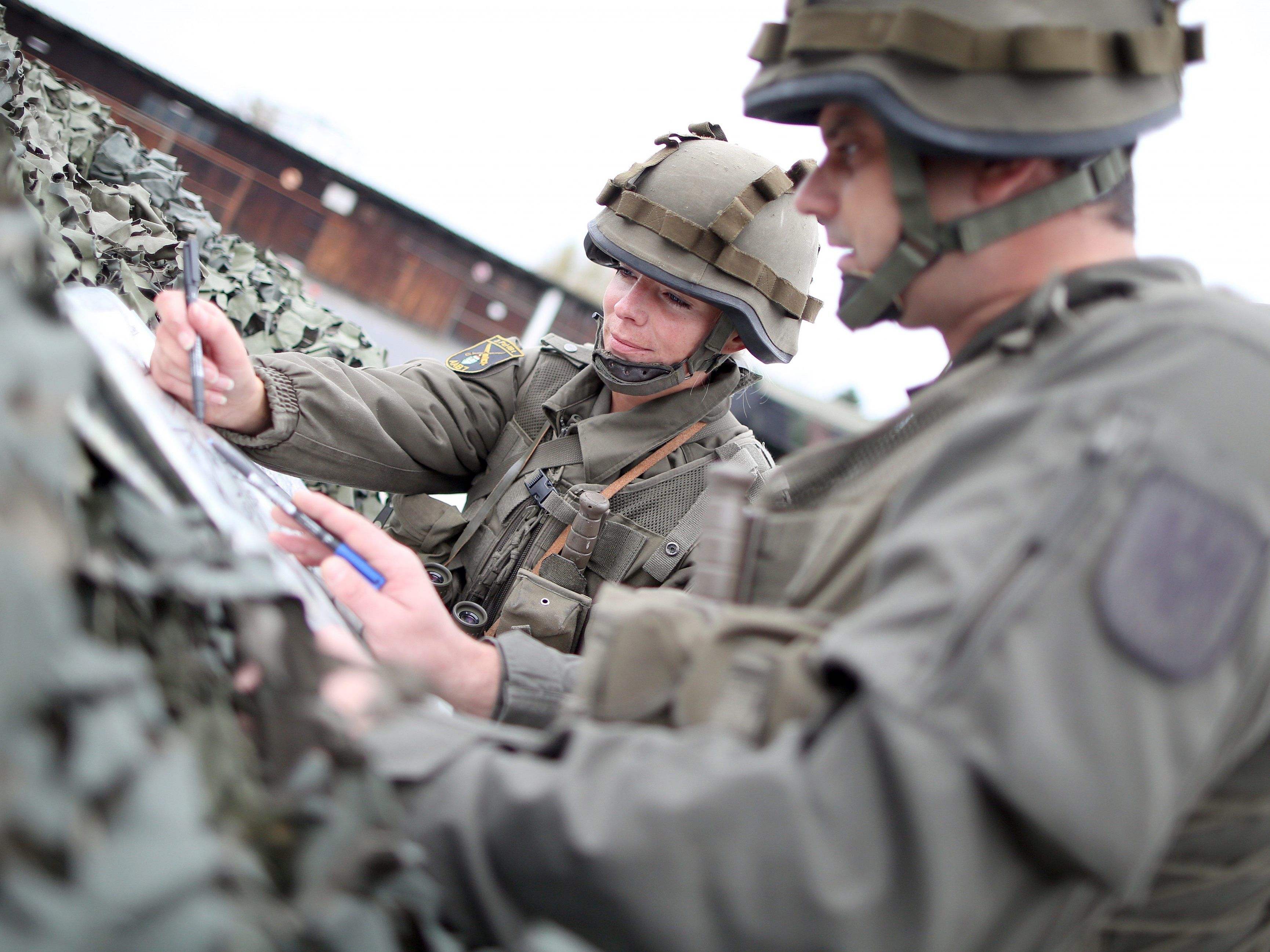 Die NEOS fordern mehr finanzielle Mittel für das Bundesheer.