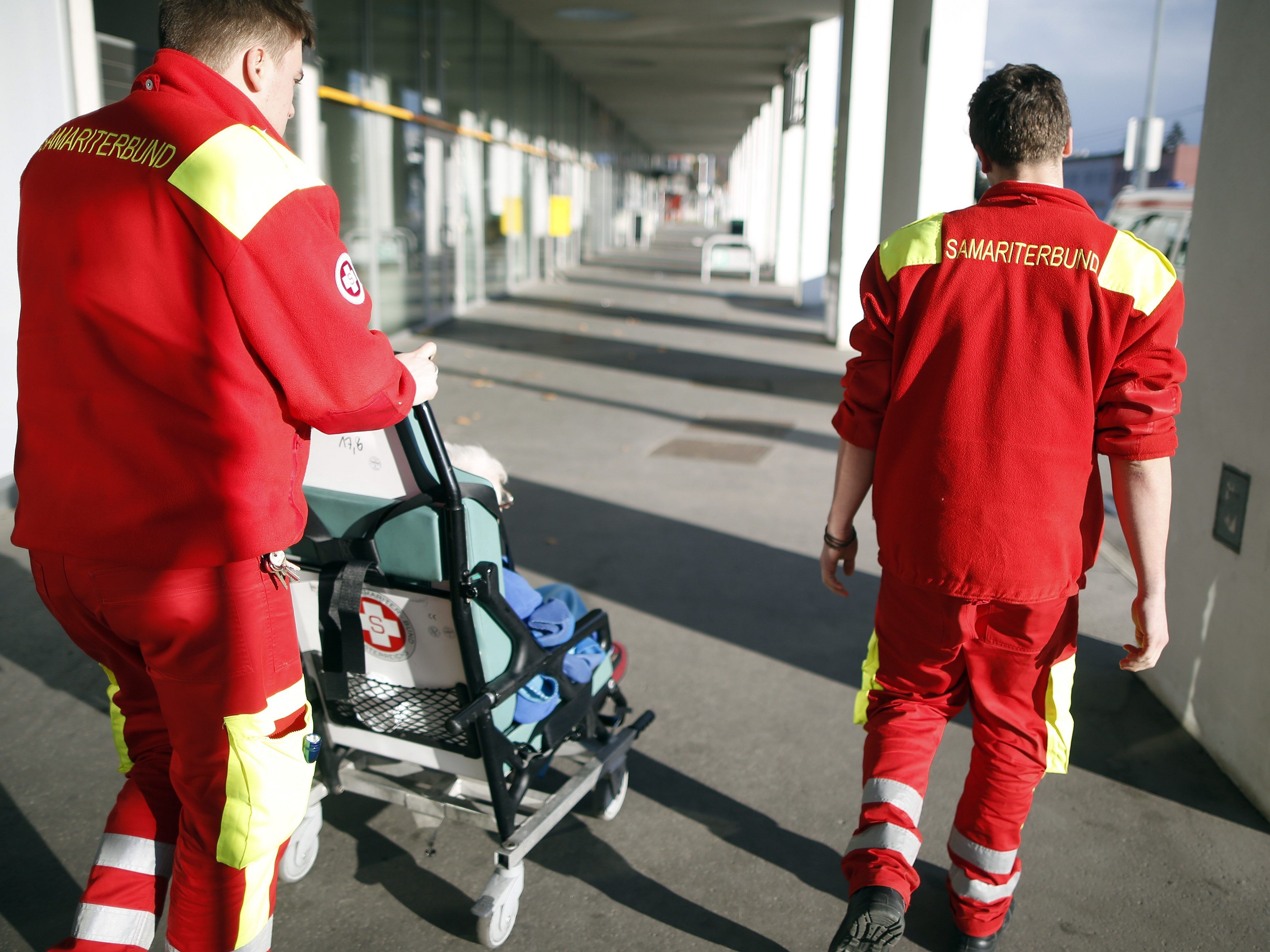 Auch im Rettungsdienst mangelt es an Personal, es werden Änderungen gefordert.