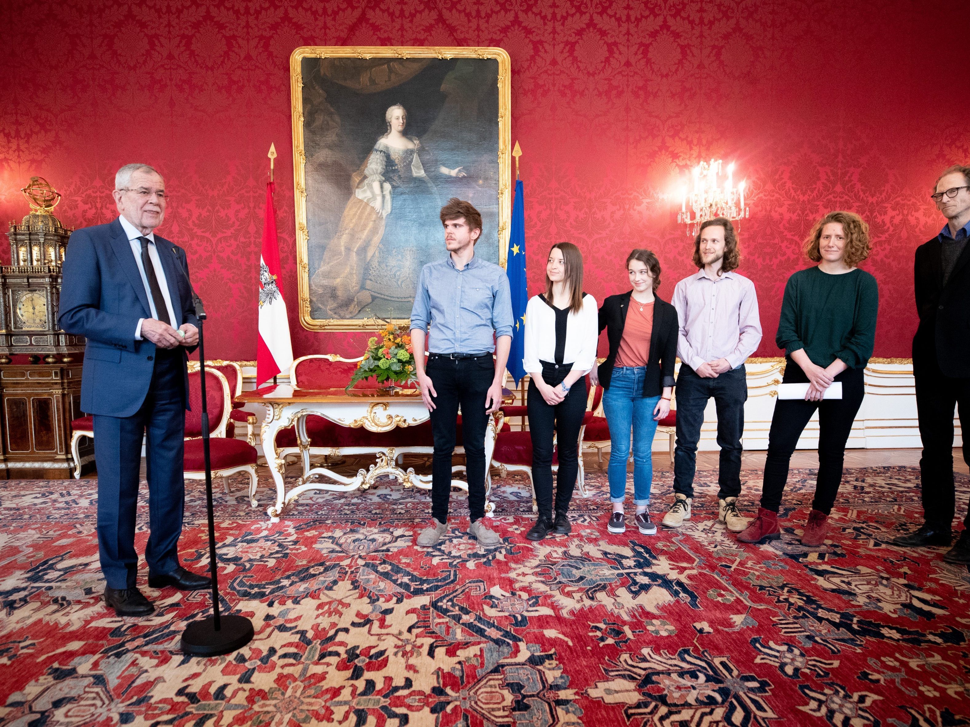 Alexander Van der Bellen empfing die Klima-Aktivisten heute in der Wiener Hofburg.